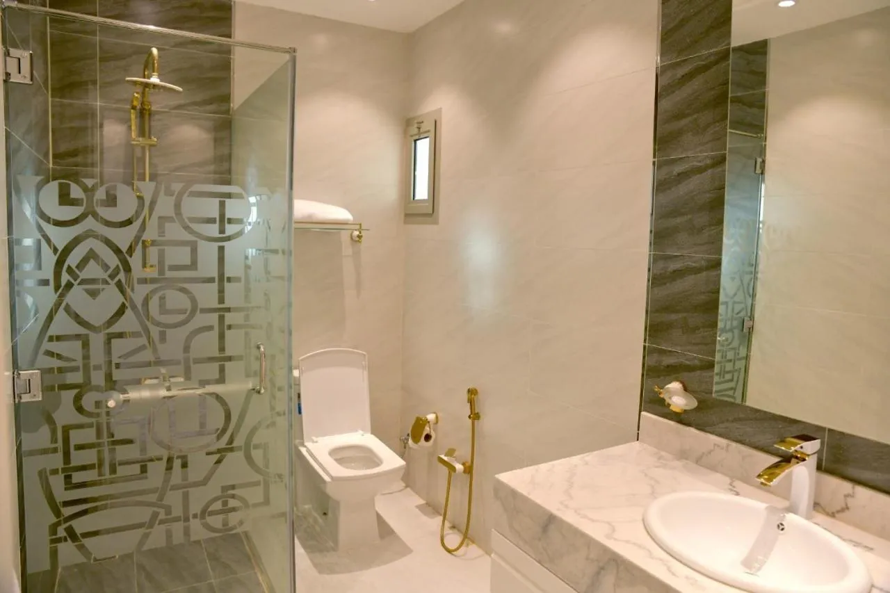 Crown City Hotel -فندق كراون ستي