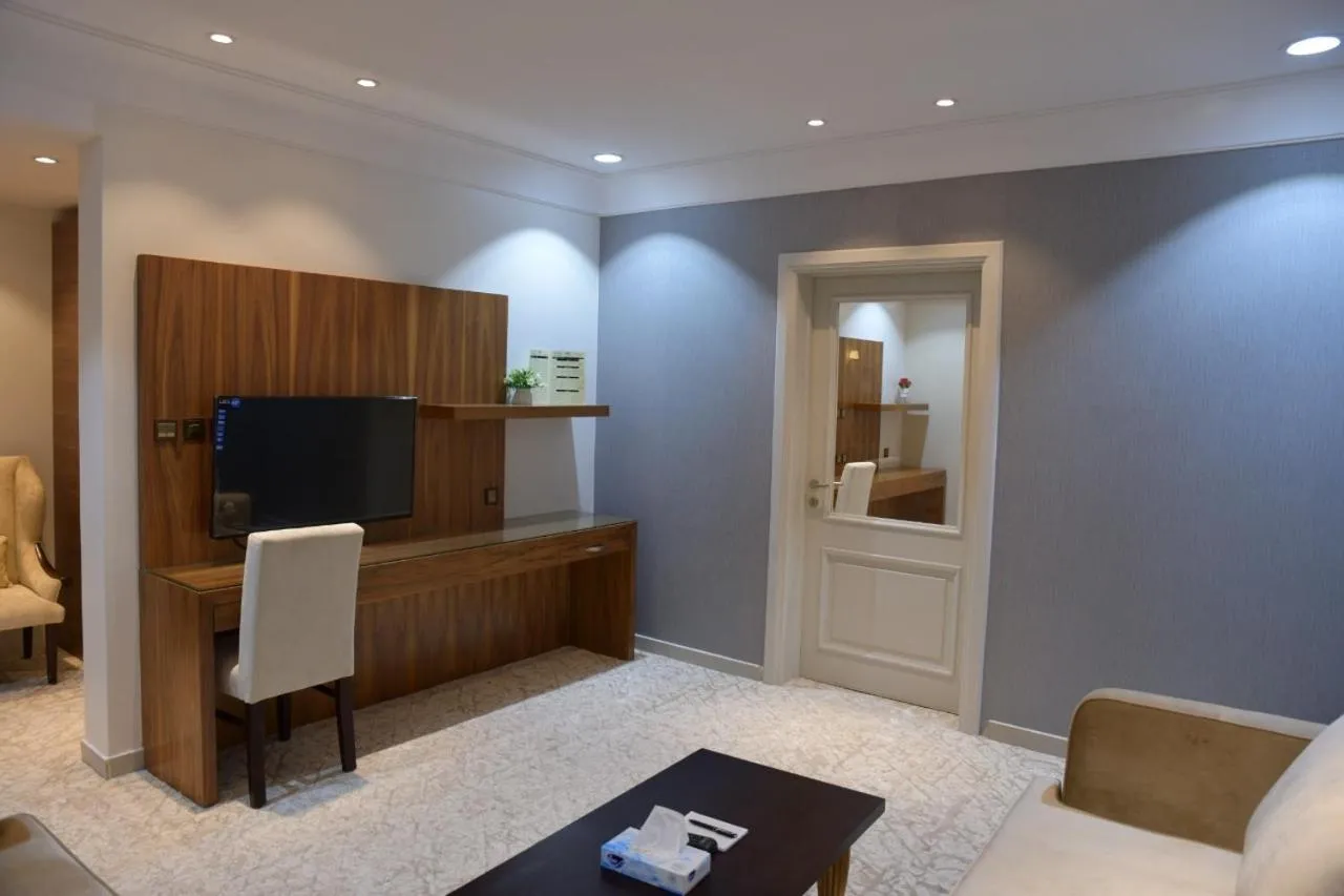 Crown City Hotel -فندق كراون ستي