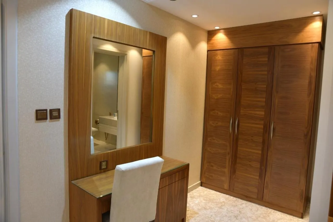 Crown City Hotel -فندق كراون ستي