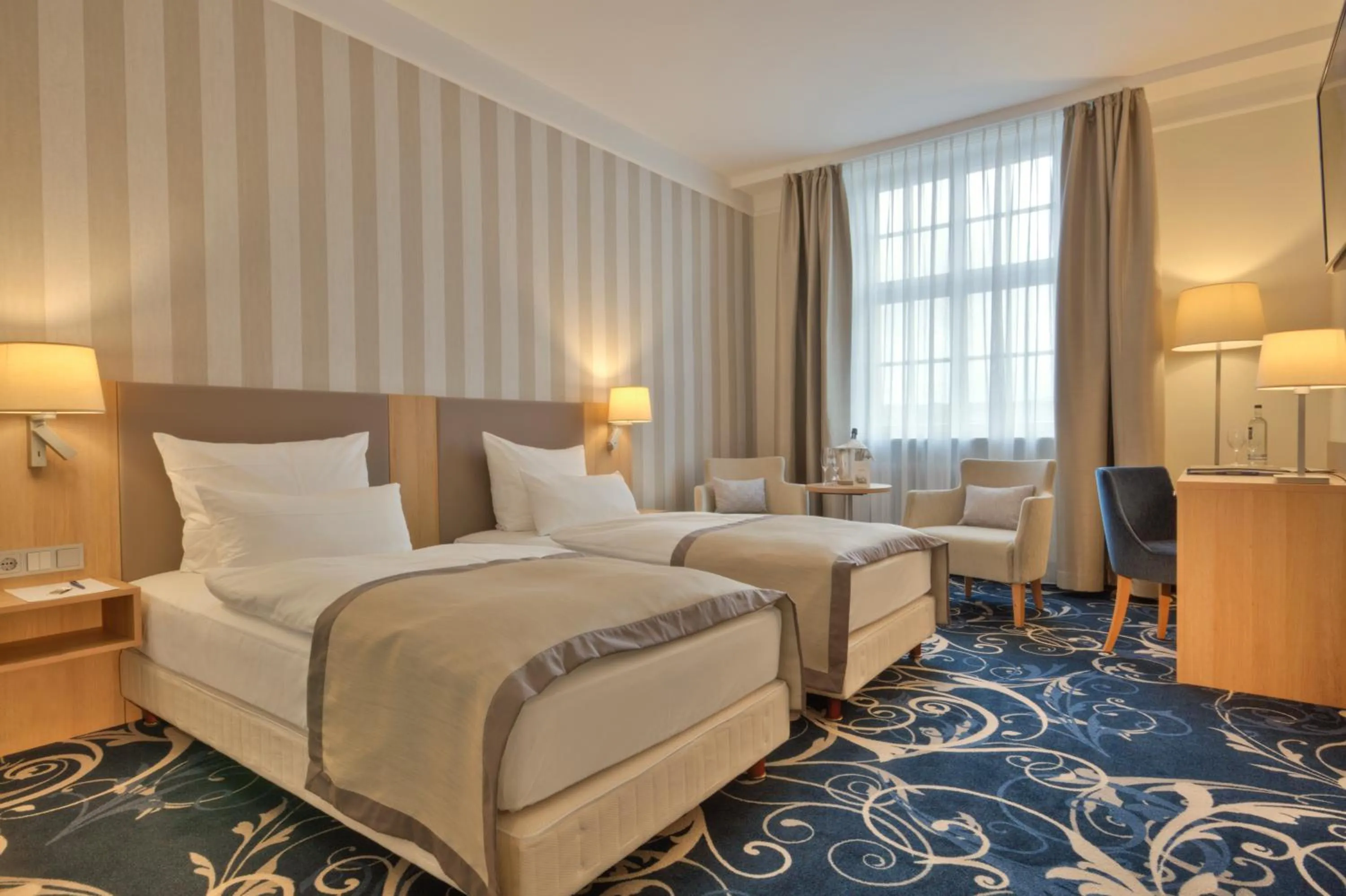 Photo of the whole room, Bed in Schlosshotel Karlsruhe