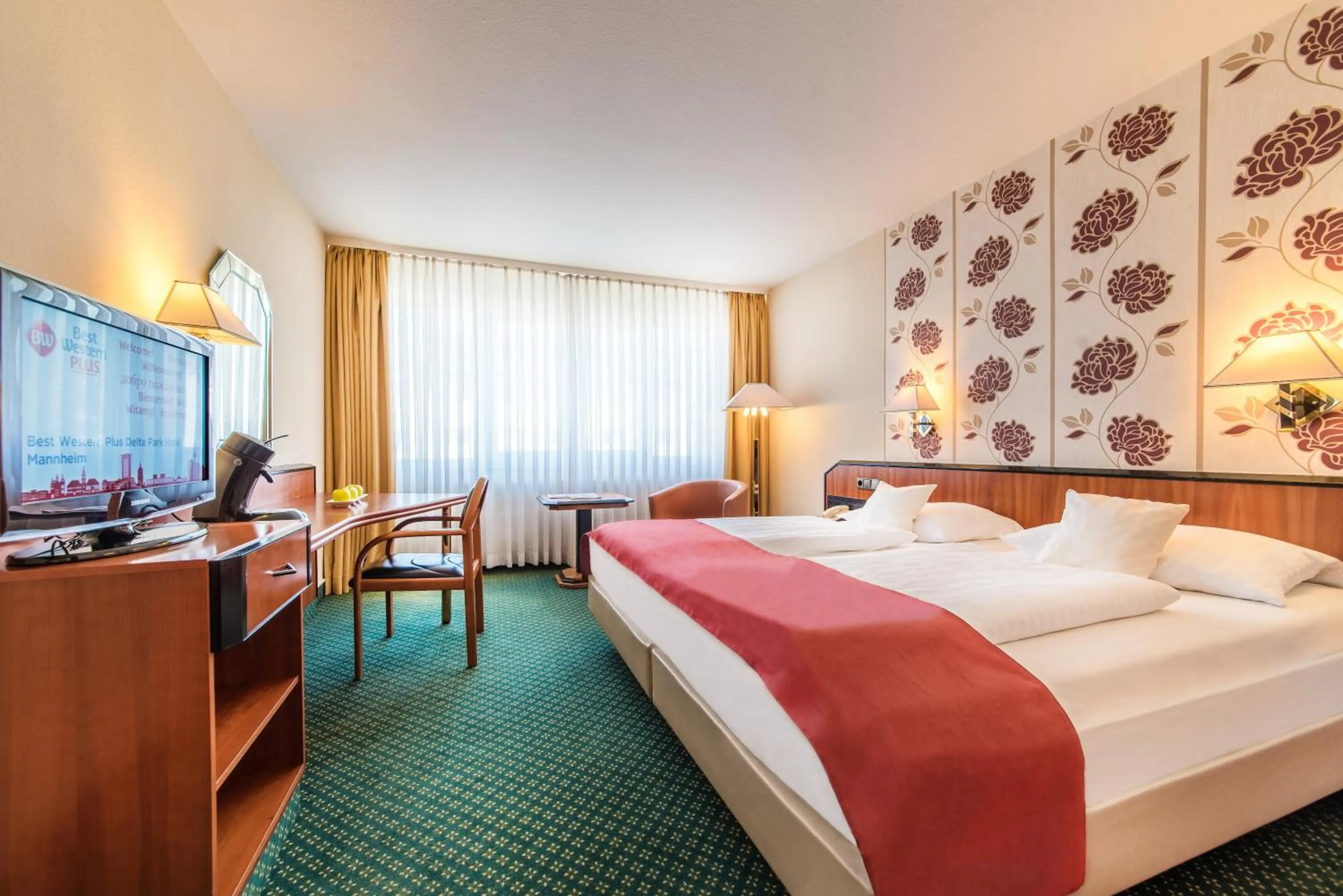 Bed in Best Western Plus Delta Park Hotel