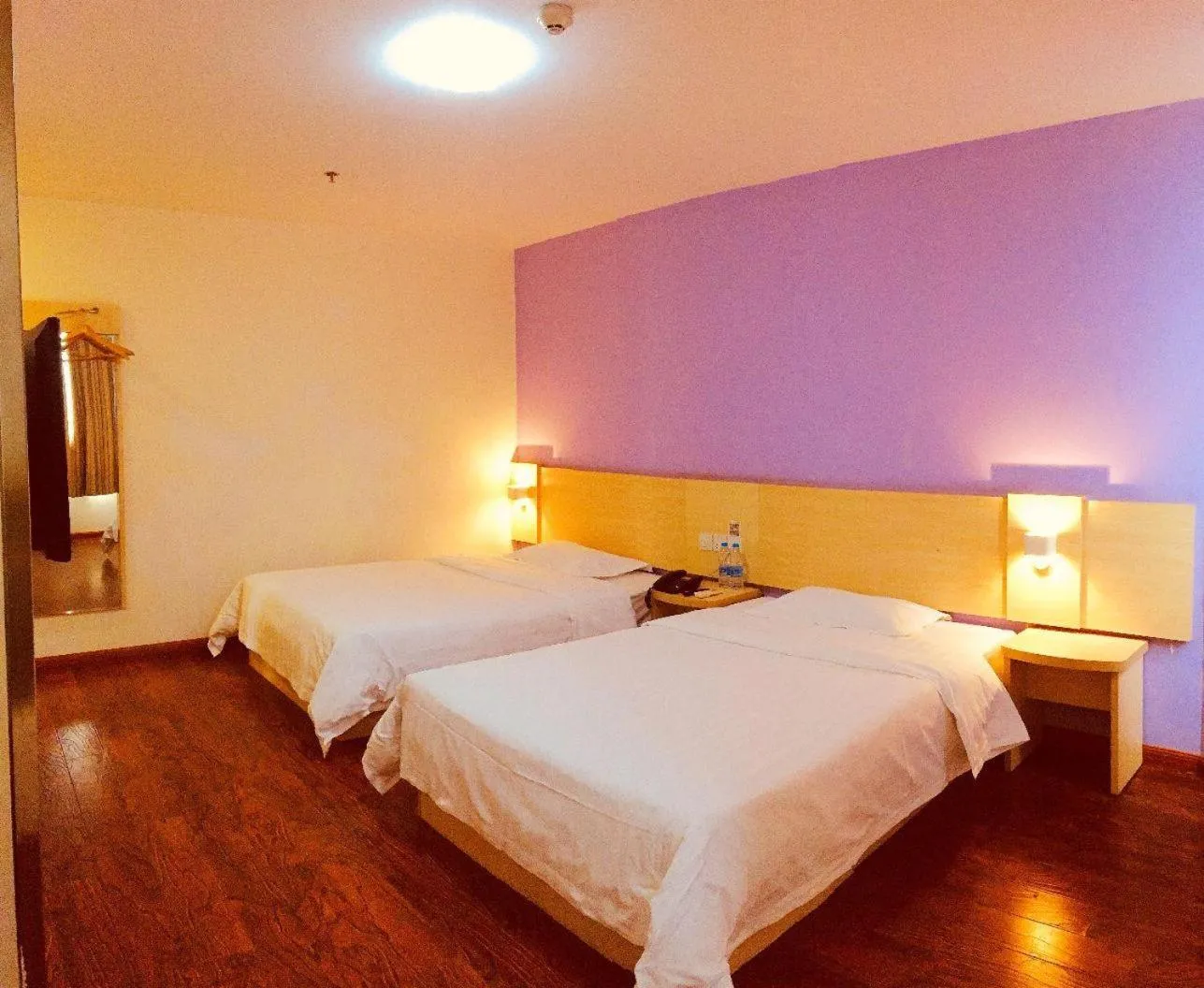 Bed in 7Days Inn ChengDu RenShou Shuyuan Road Haochi Street