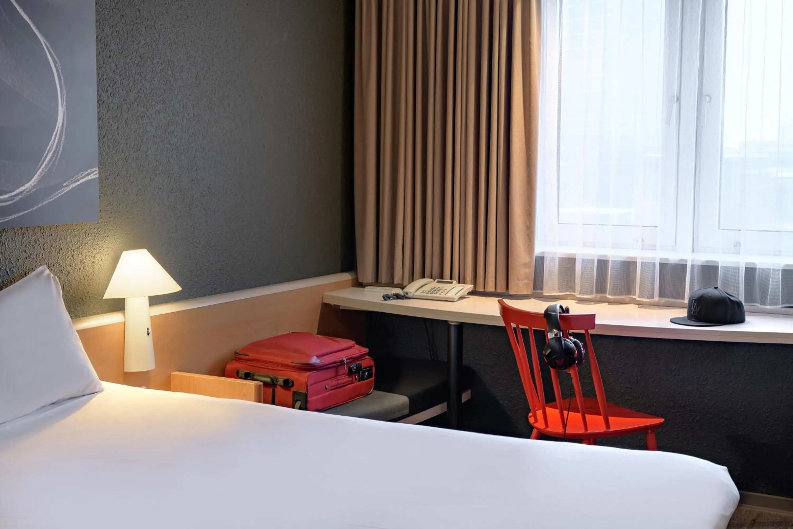 Photo of the whole room, Bed in ibis München Parkstadt Schwabing