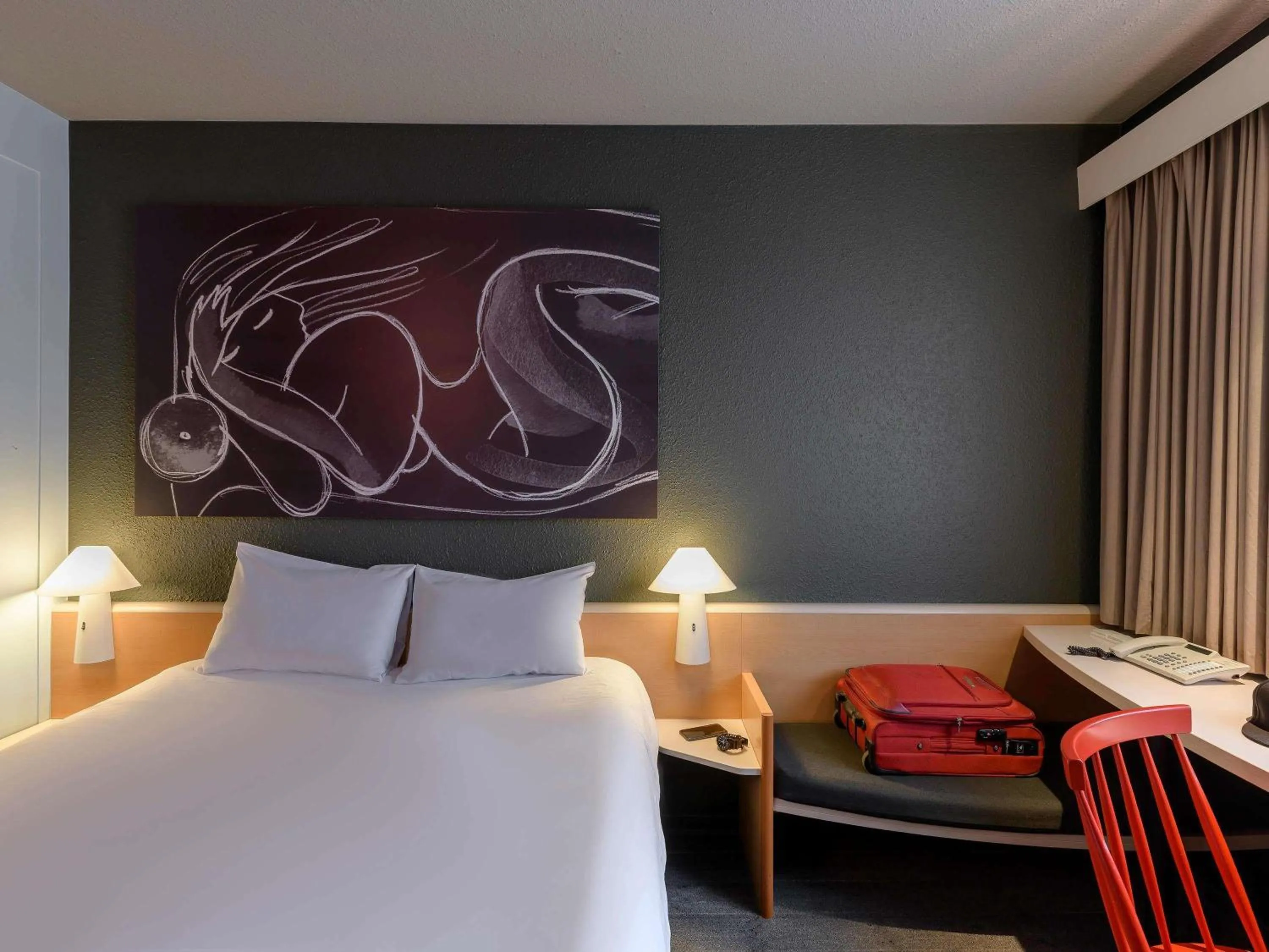 Property building, Bed in ibis München Parkstadt Schwabing