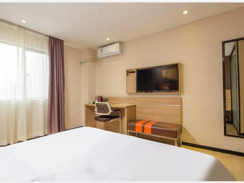 Bed in 7Days Premium Shenzhen Longgang Dayun Metro Station