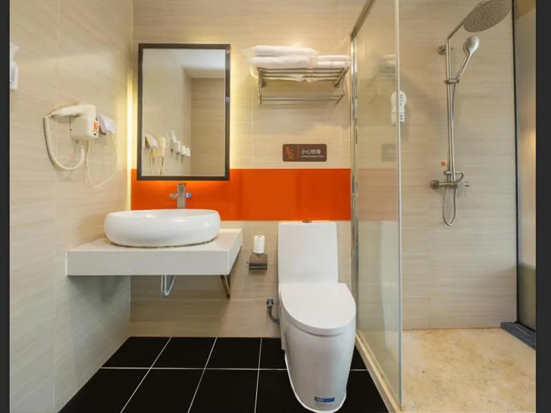 7Days Premium Shenzhen Longgang Dayun Metro Station