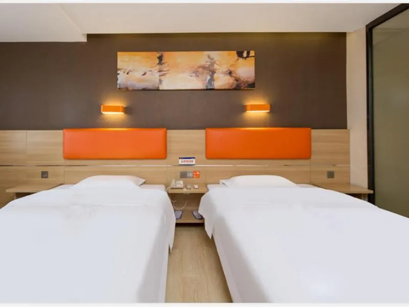 Bed in 7Days Premium Shenzhen Longgang Dayun Metro Station