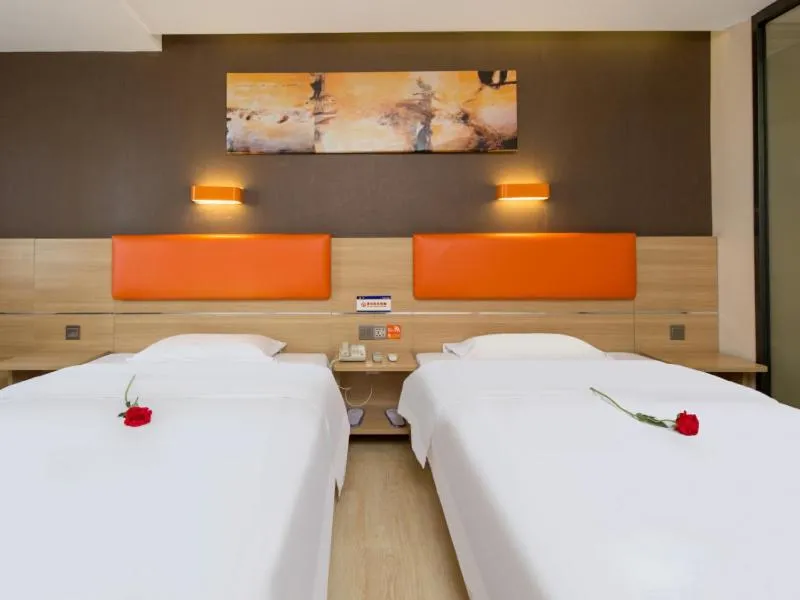 Bed in 7Days Premium Shenzhen Longgang Dayun Metro Station