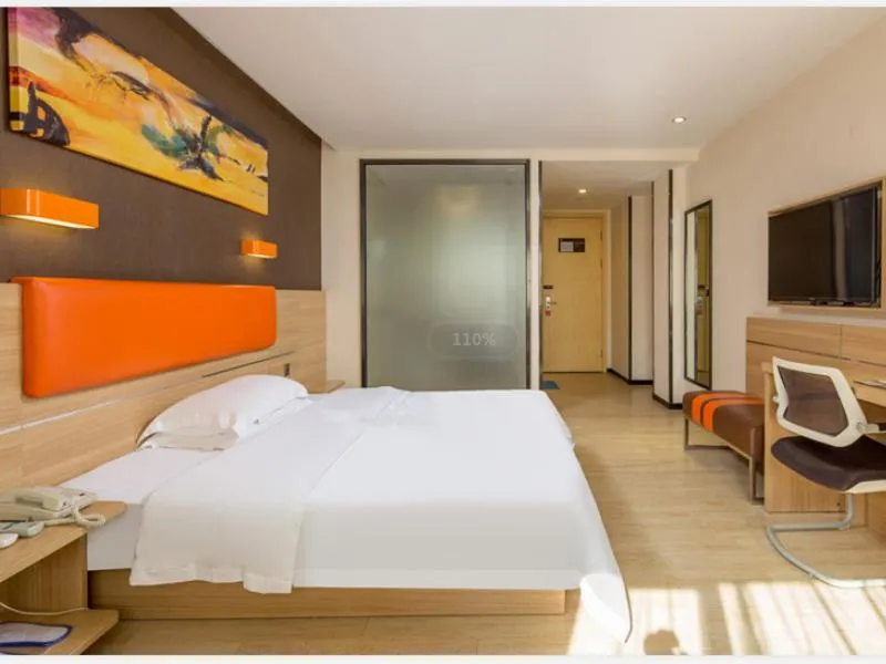 Bed in 7Days Premium Shenzhen Longgang Dayun Metro Station