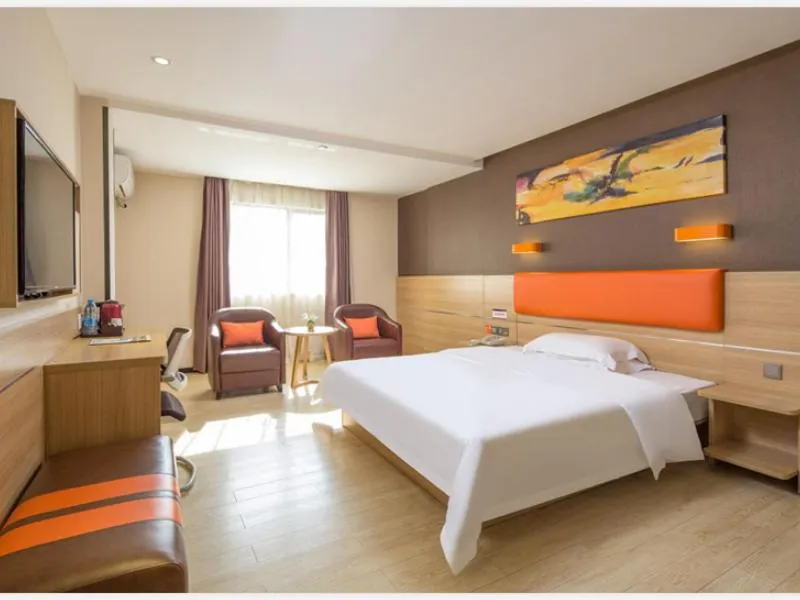 Bed in 7Days Premium Shenzhen Longgang Dayun Metro Station