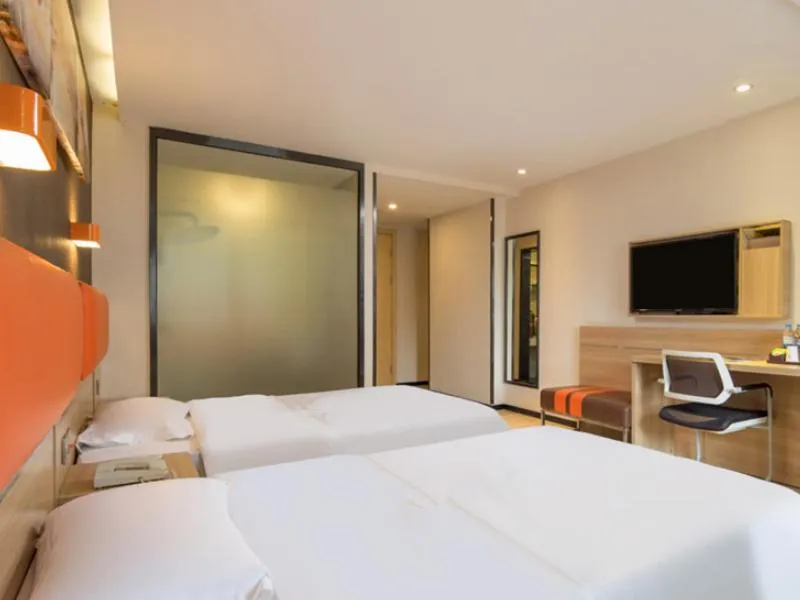 Bed in 7Days Premium Shenzhen Longgang Dayun Metro Station