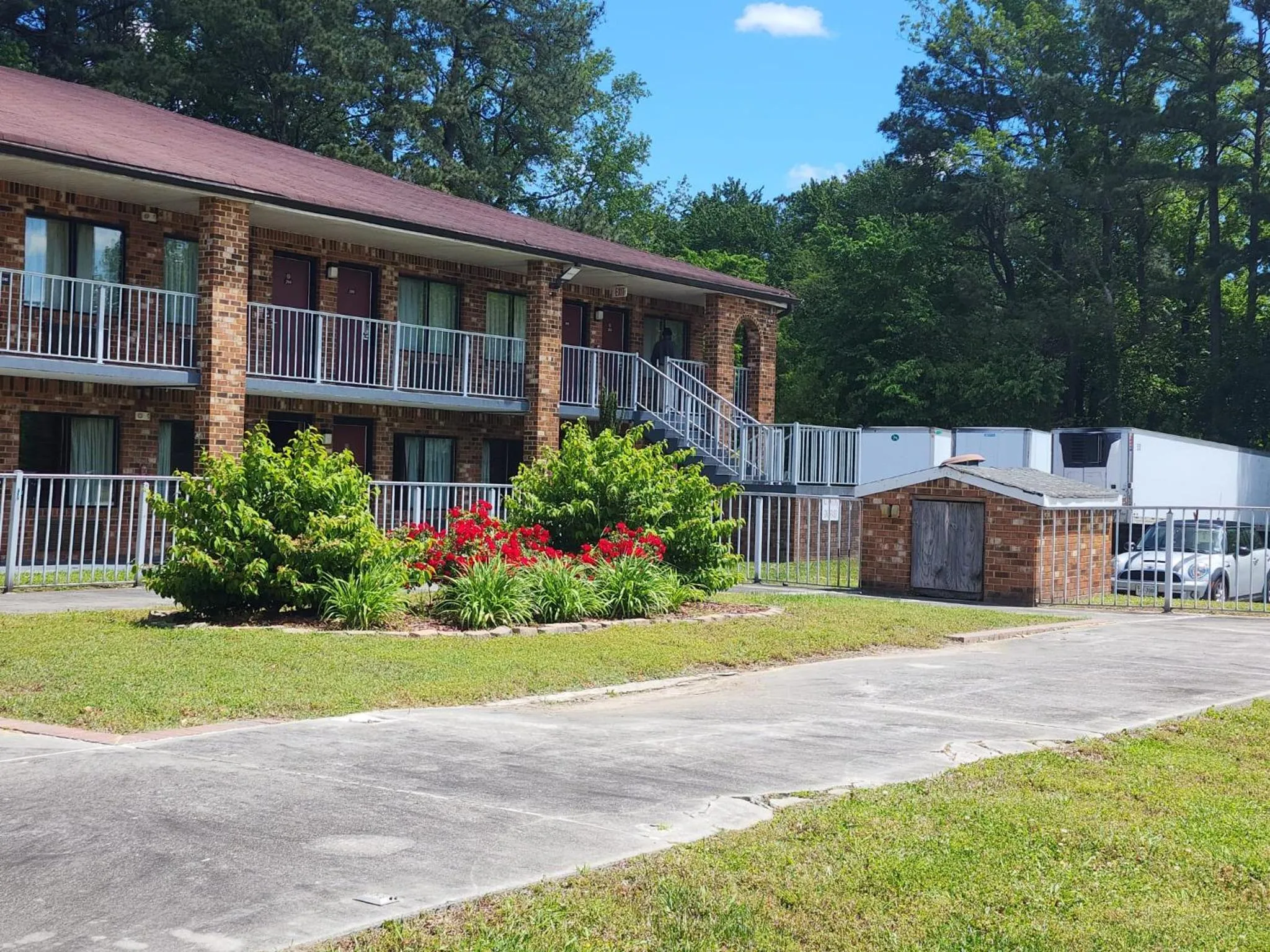 Property building in American Inn Chesapeake - Portsmouth