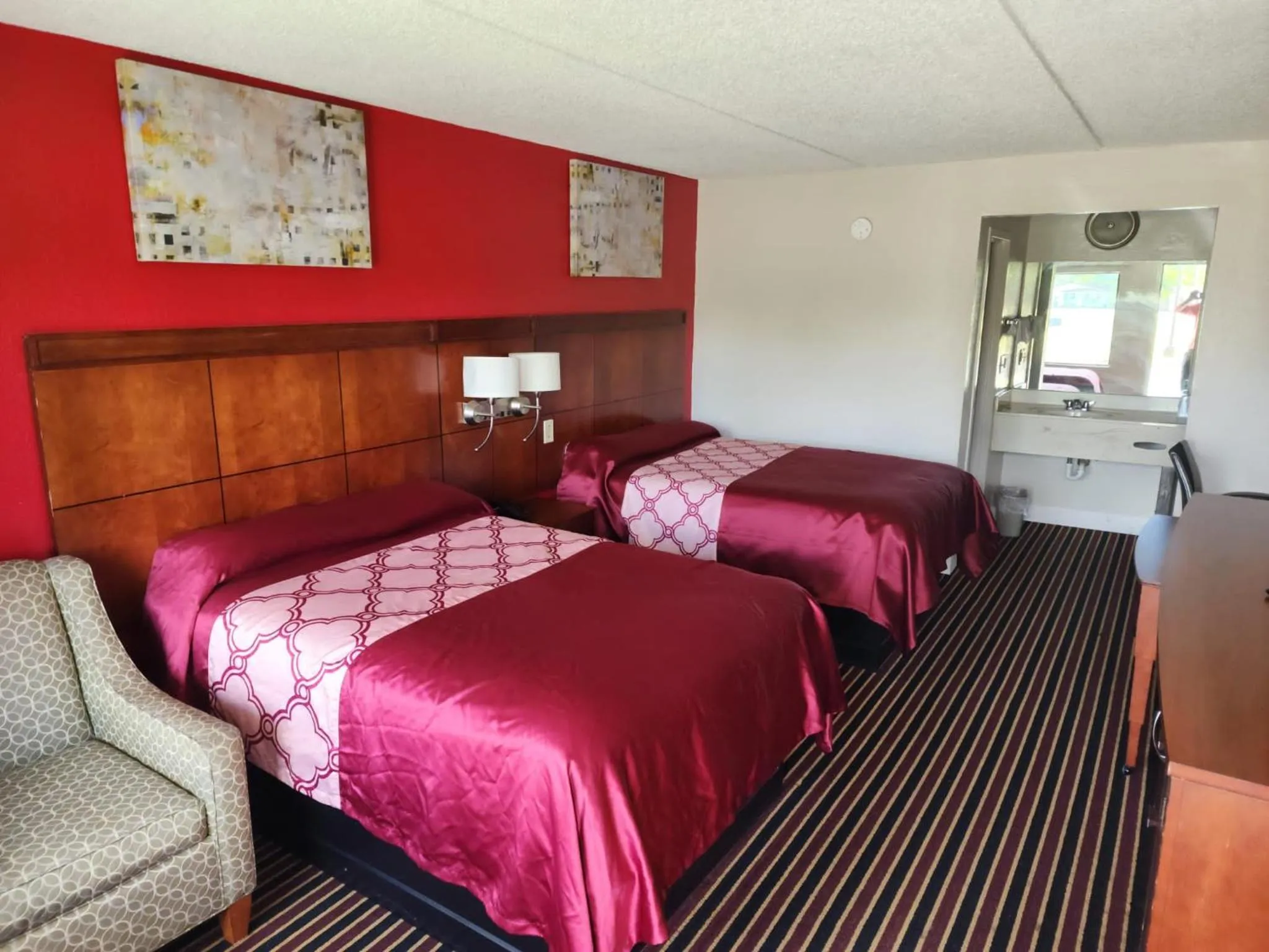 Bed in American Inn Chesapeake - Portsmouth