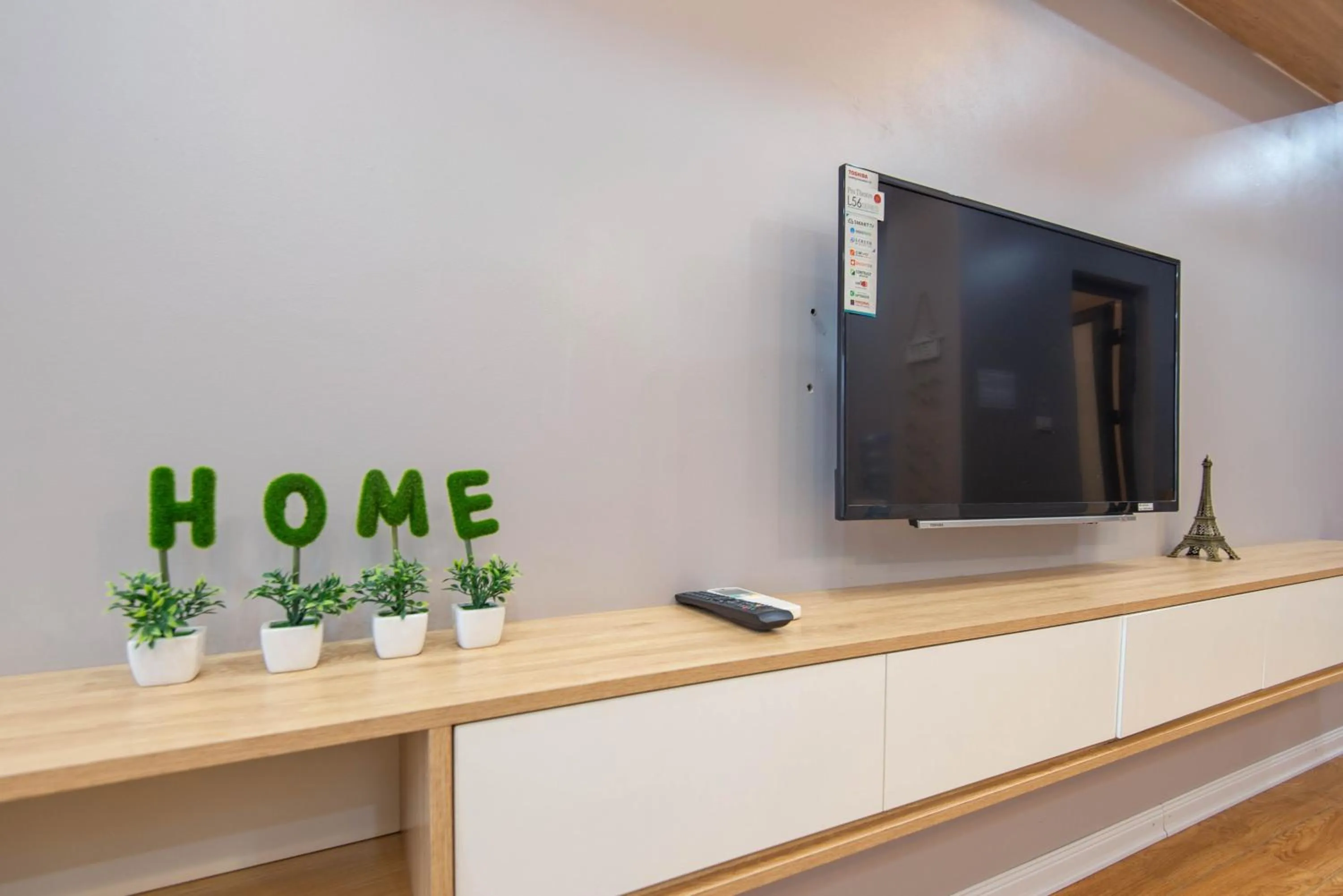 TV and multimedia in 22housing Linh Lang Hotel & Residence