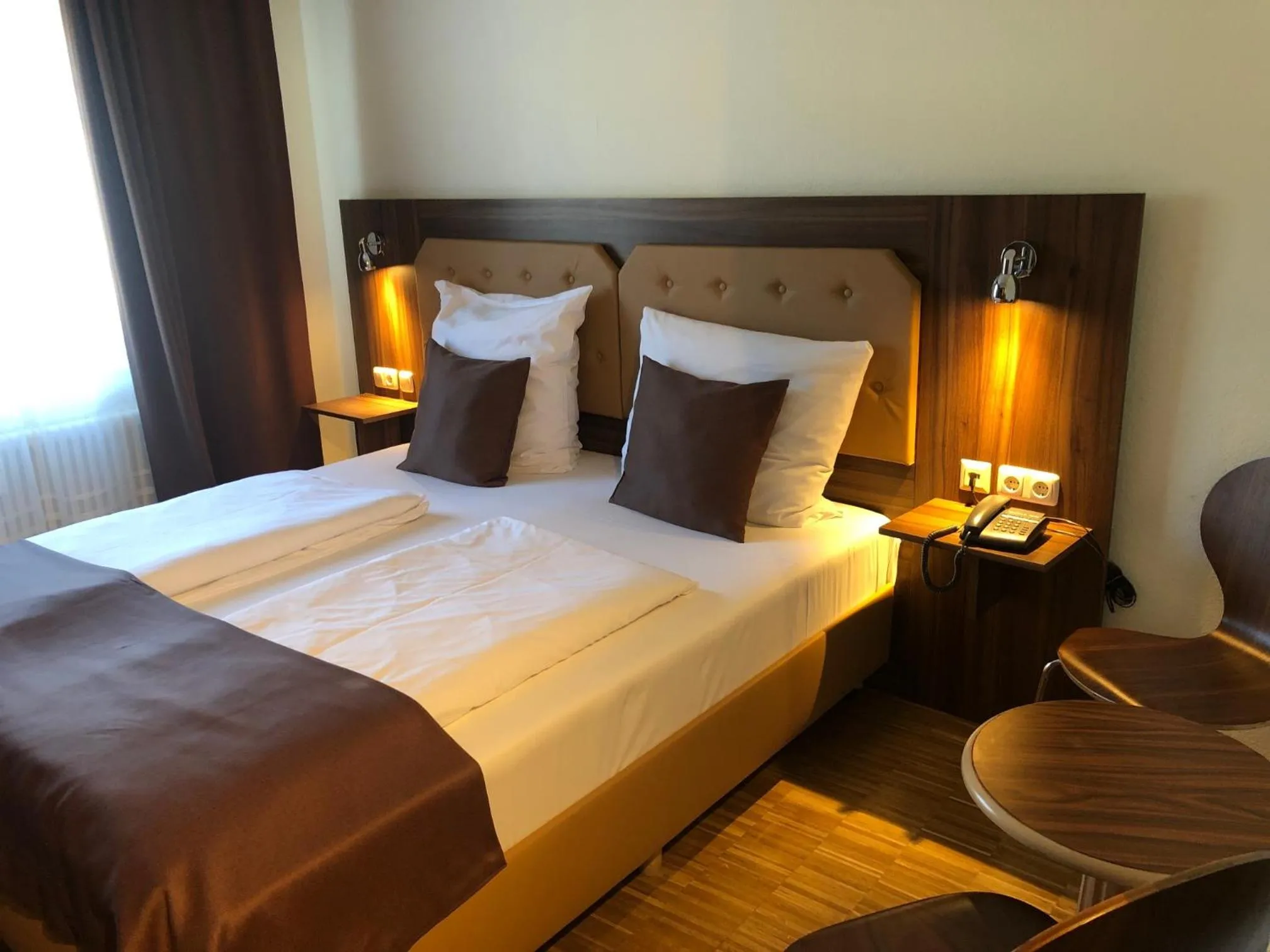 Photo of the whole room, Bed in Hotel Post