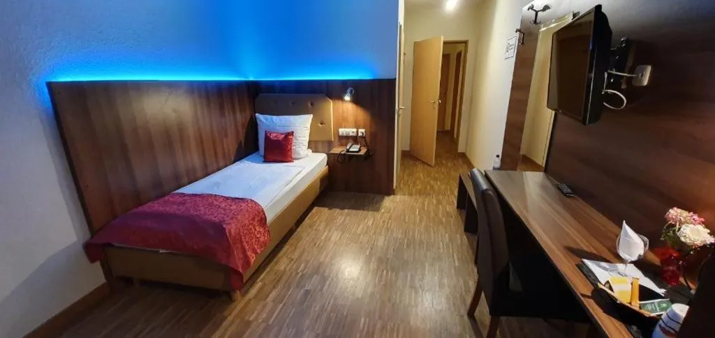 Photo of the whole room, Bed in Hotel Post