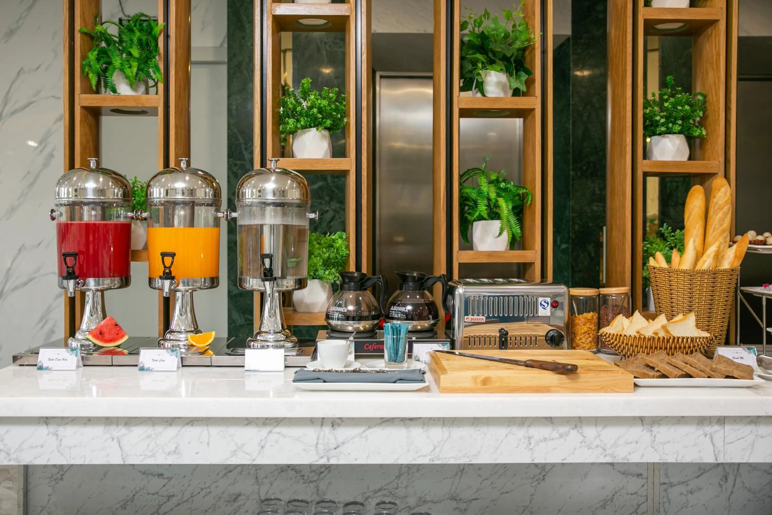 Food and drinks in Calix Hotel