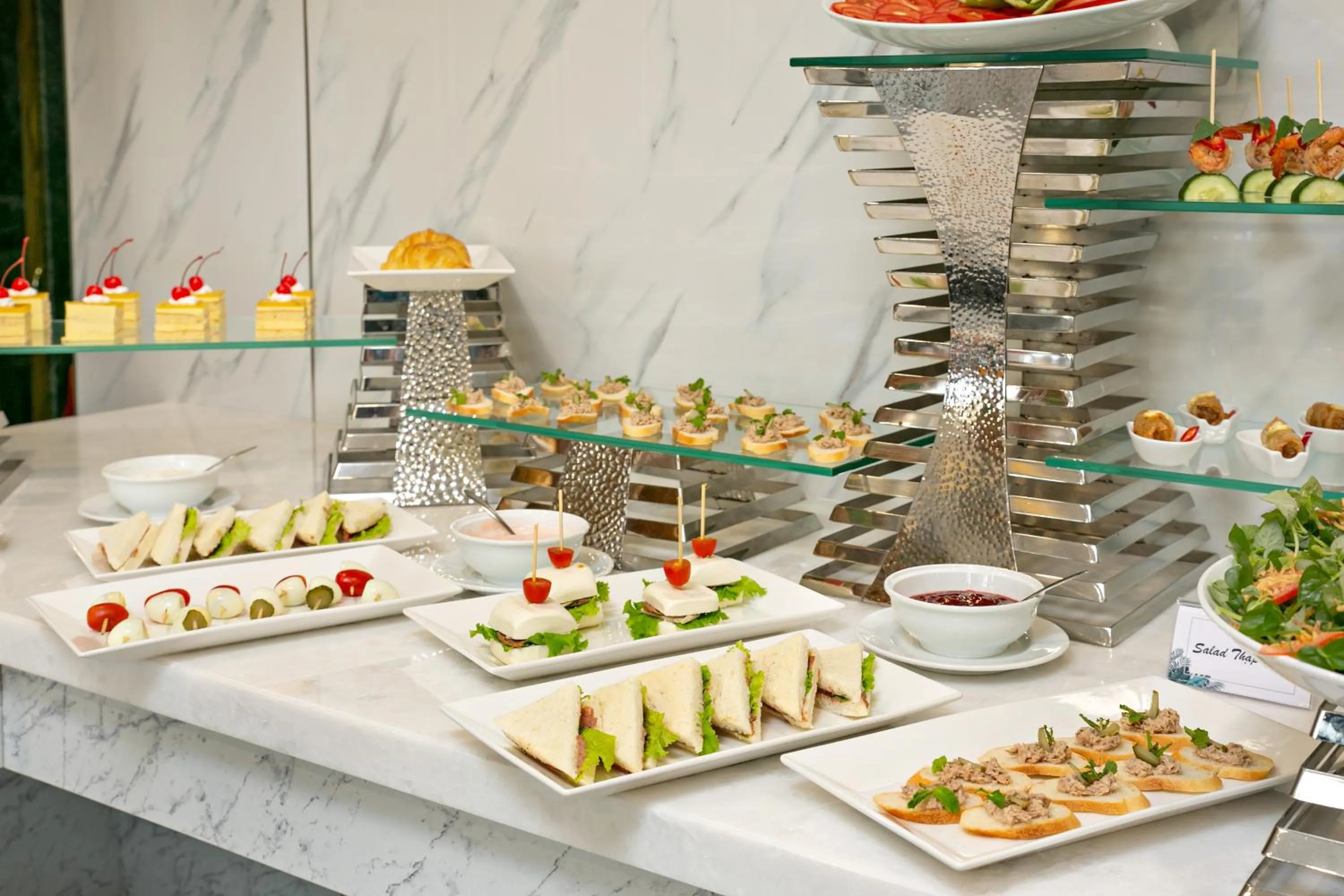 Restaurant/places to eat in Calix Hotel