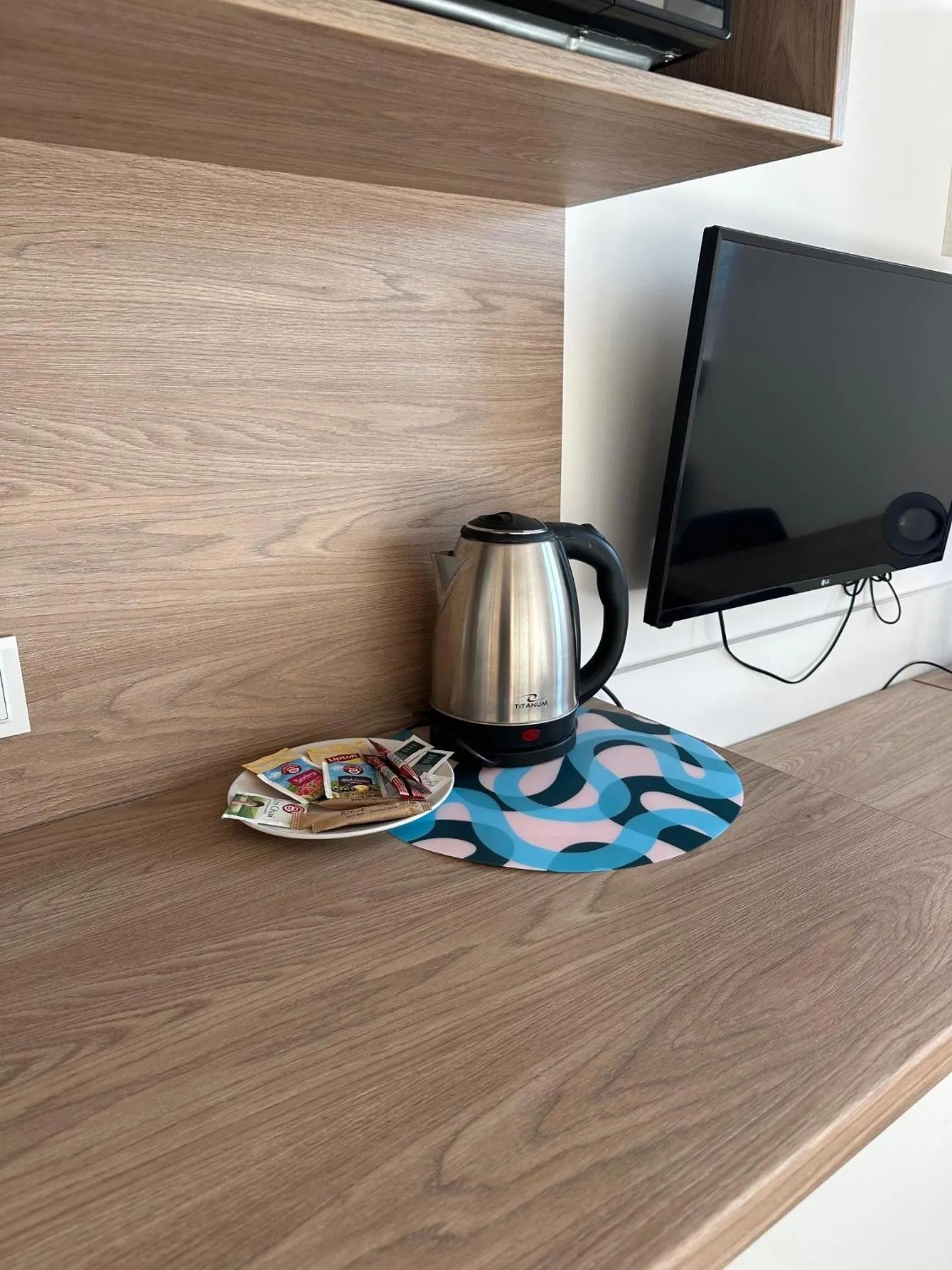 Coffee/tea facilities in Starter III