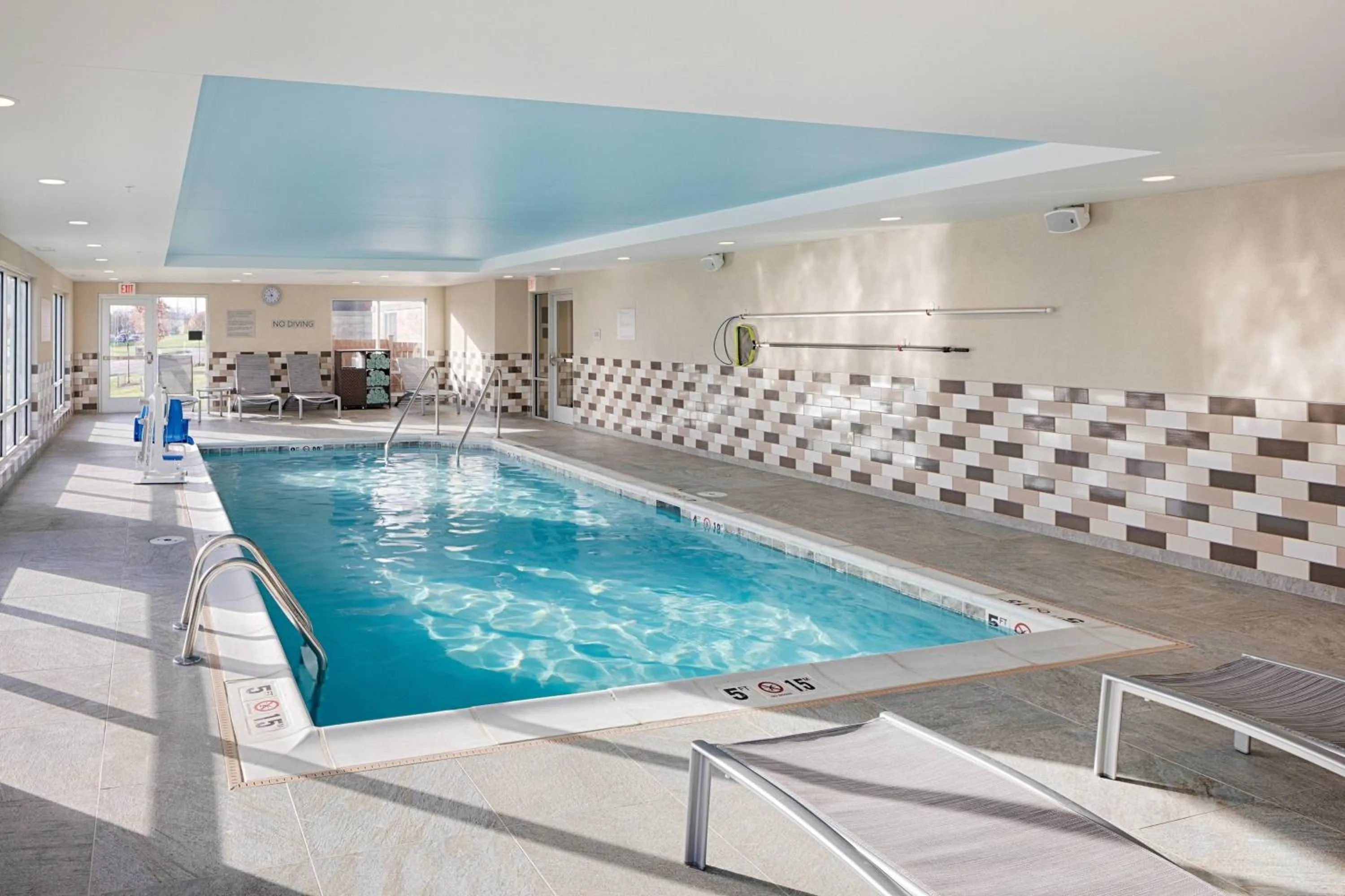 Swimming pool in TownePlace Suites Columbus Hilliard