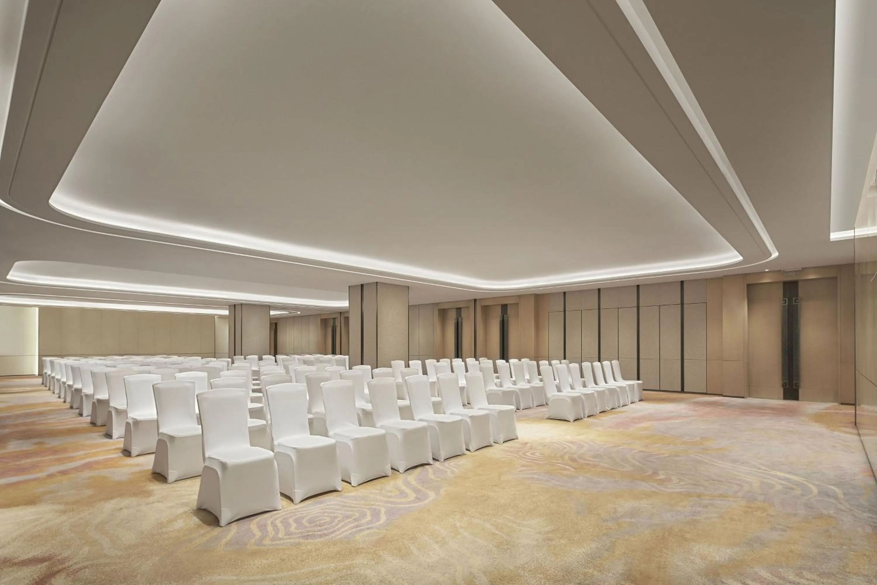 Meeting/conference room in Four Points by Sheraton Guiyang, Huaxi