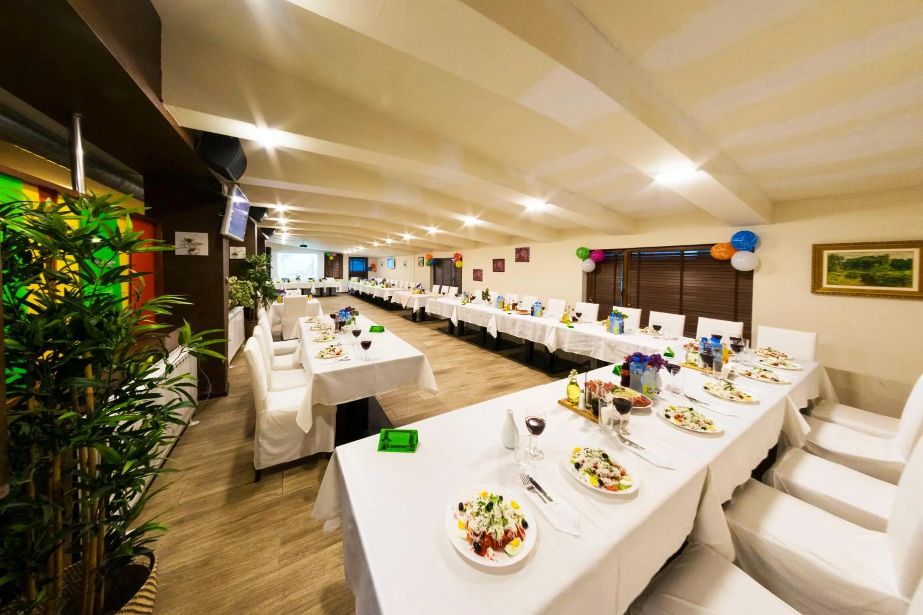 Restaurant/places to eat in Aparthotel Forest Nook