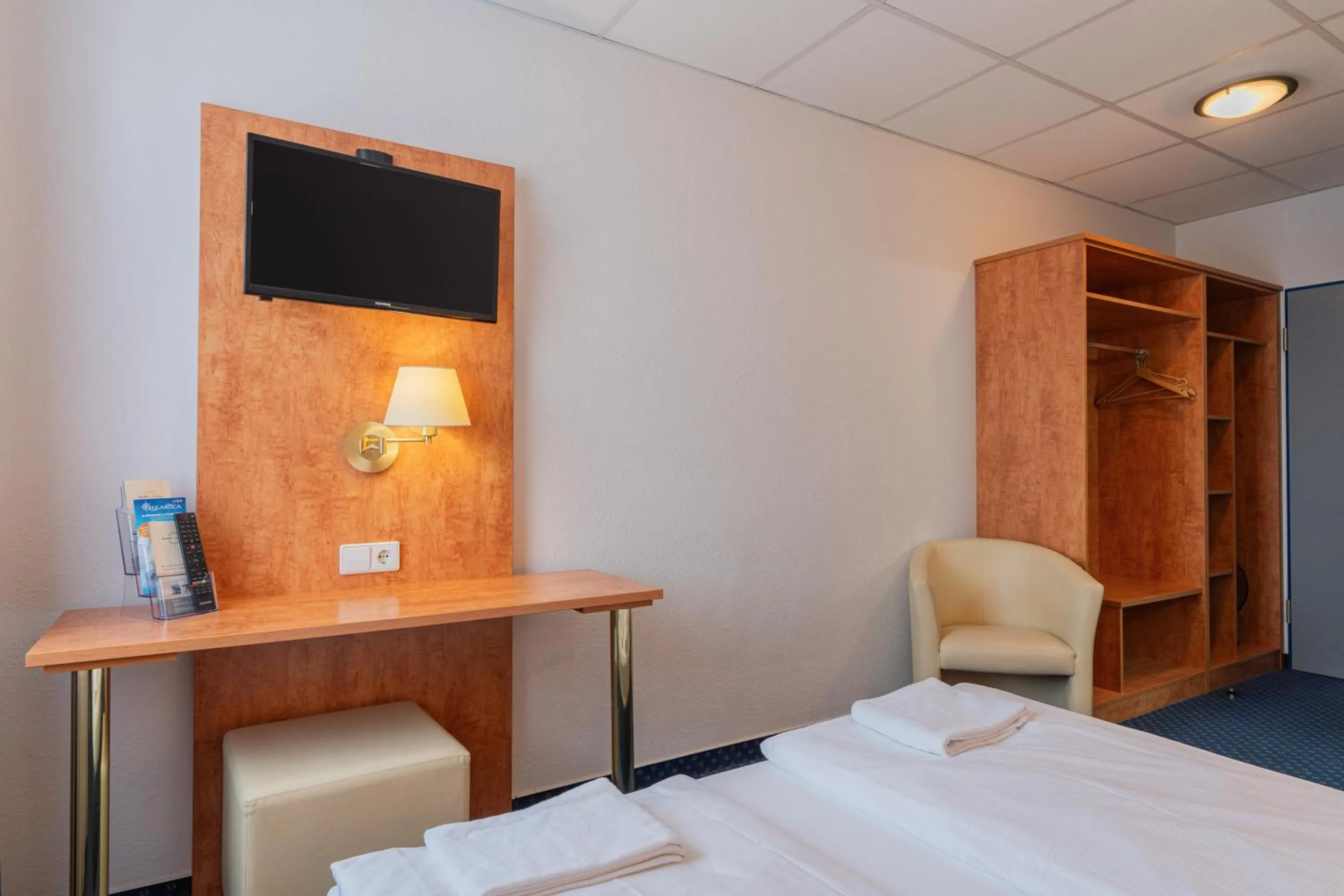 Photo of the whole room, Bed in Euro-Hotel