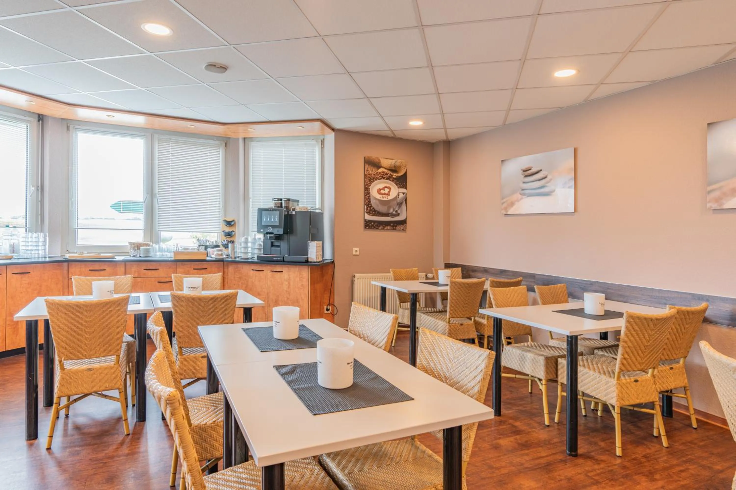 Restaurant/places to eat in Euro-Hotel