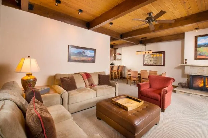 Living room in Luxury 2 Bedroom Downtown Aspen Vacation Rental With Access To A Heated Pool, Hot Tubs, Game Room And Spa