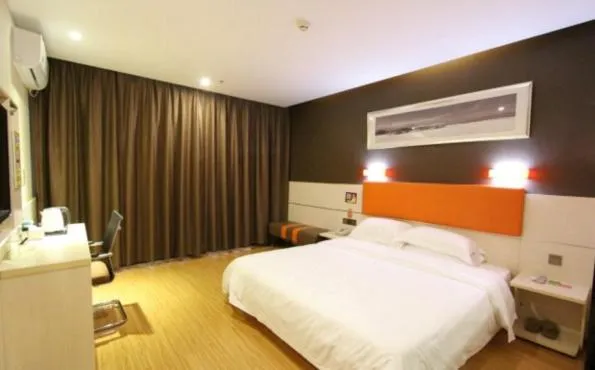 Bed in 7Days Premium Yunfu Xinxing Bus Station