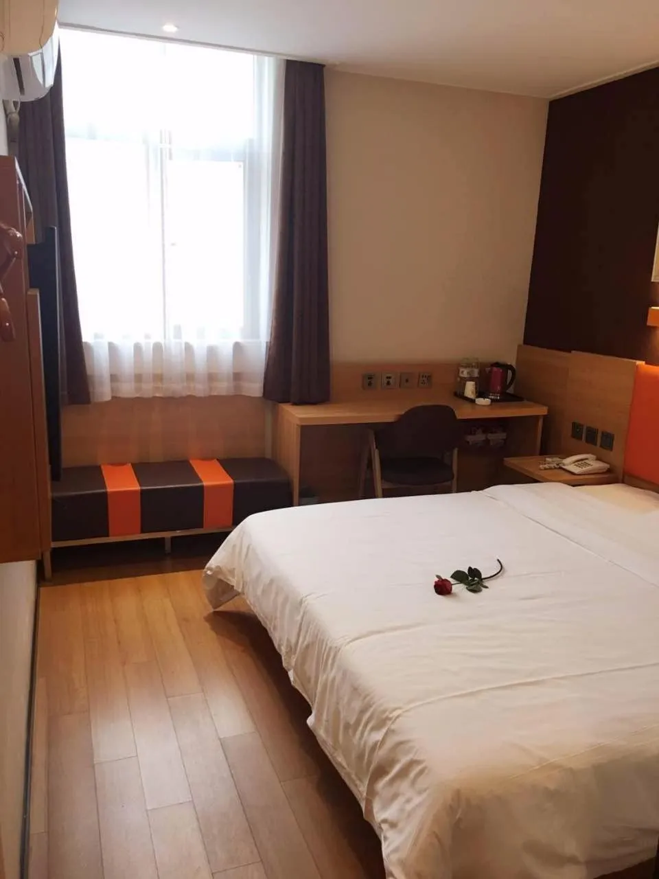 Bed in 7Days Premium Nanjing Xinjiekou Zhangfu Garden Metro Station