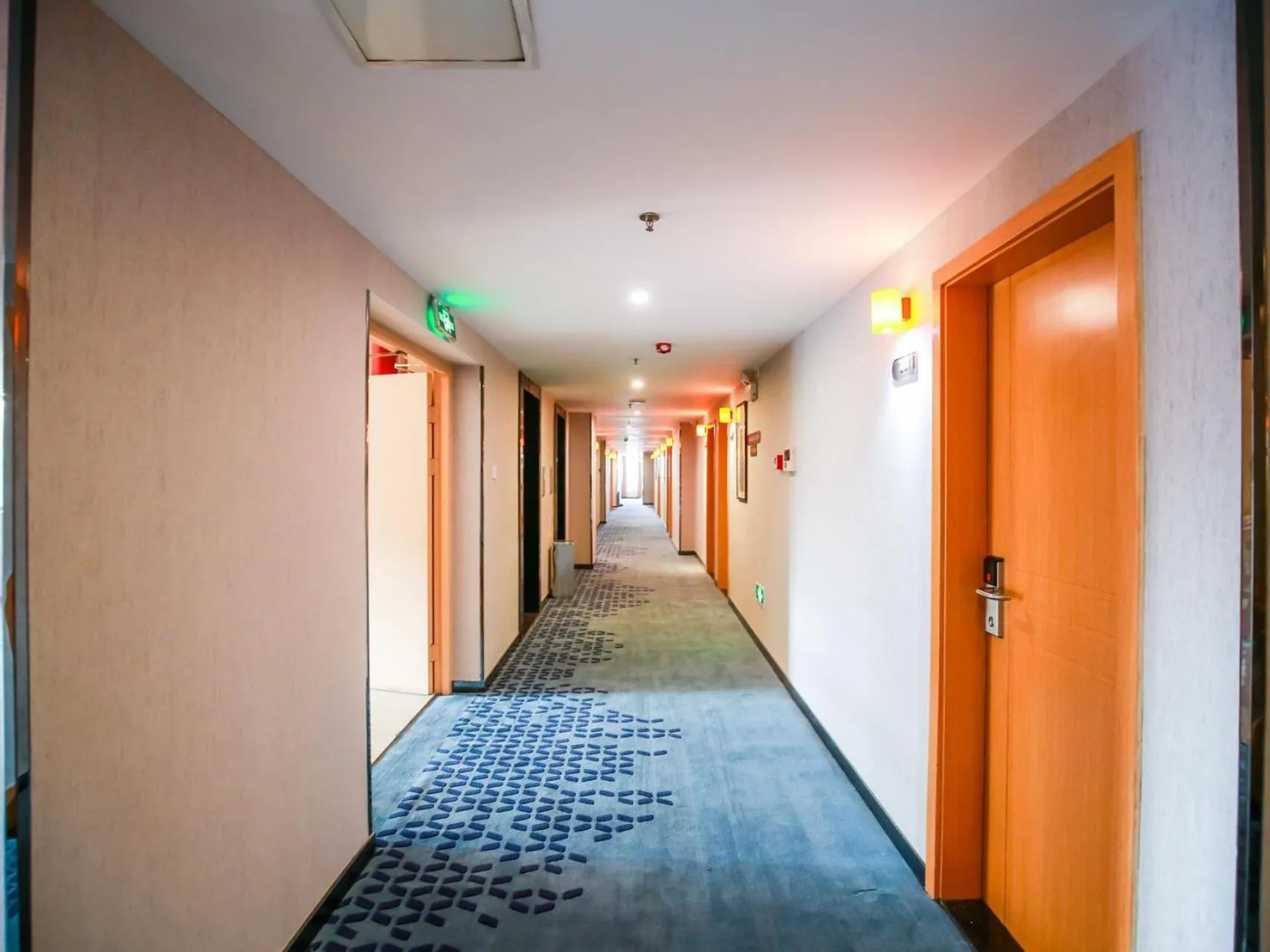 7Days Premium Zhangjiajie Railway Station Square