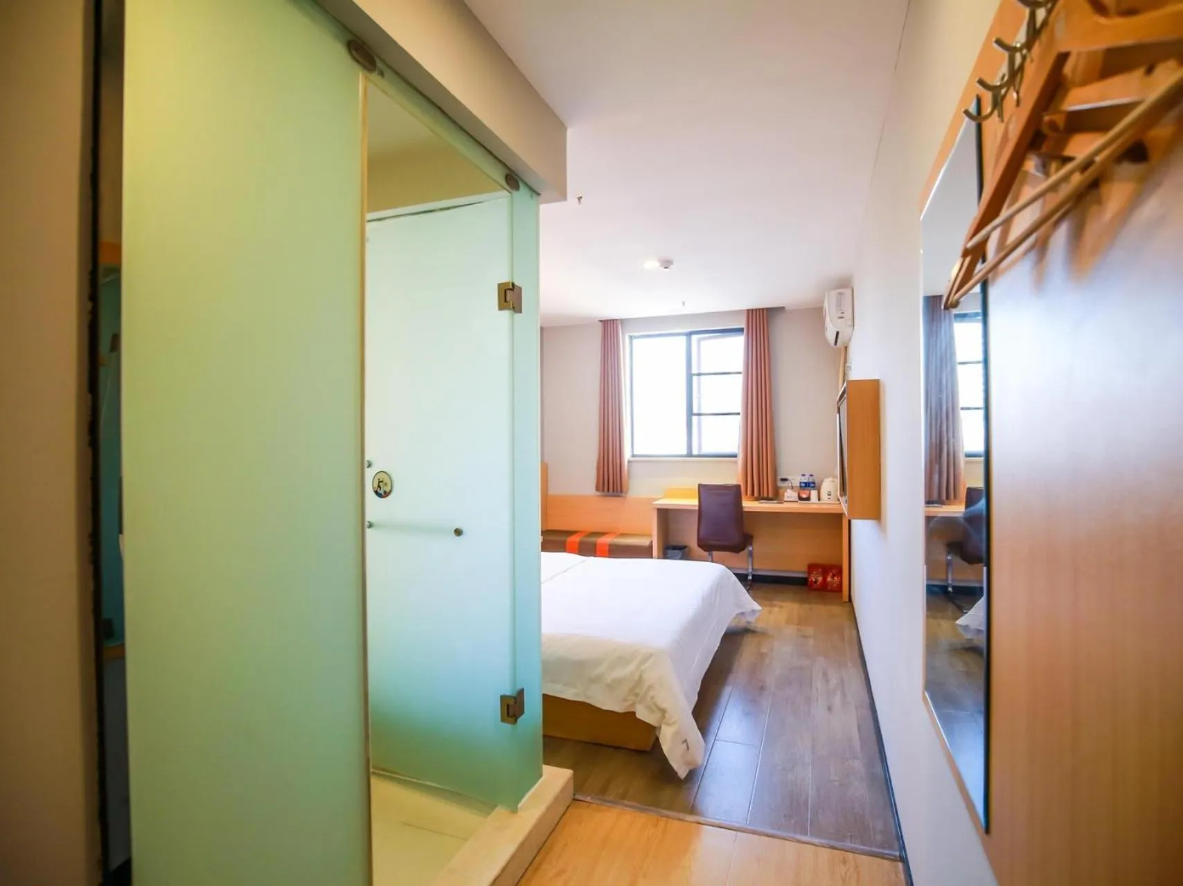 7Days Premium Zhangjiajie Railway Station Square