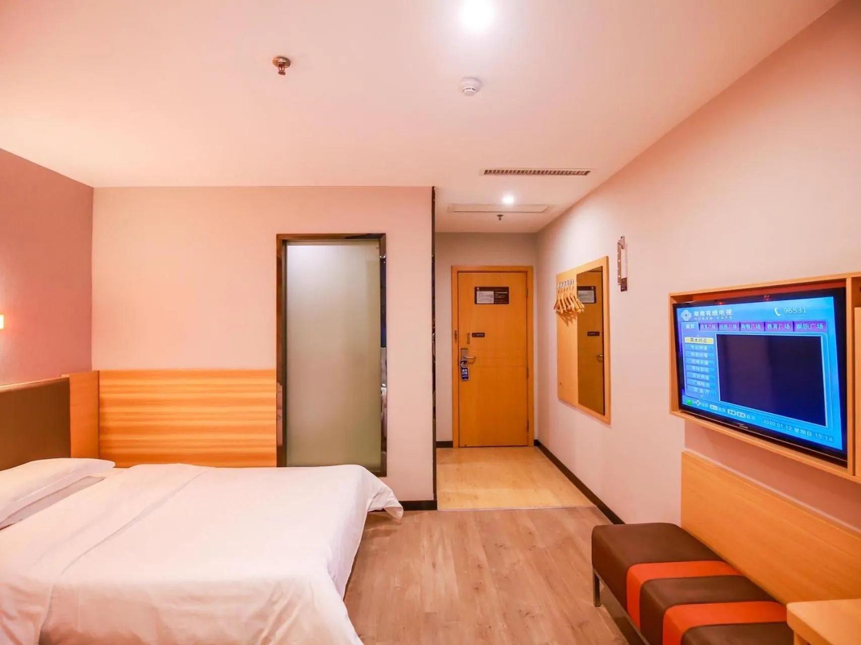 7Days Premium Zhangjiajie Railway Station Square