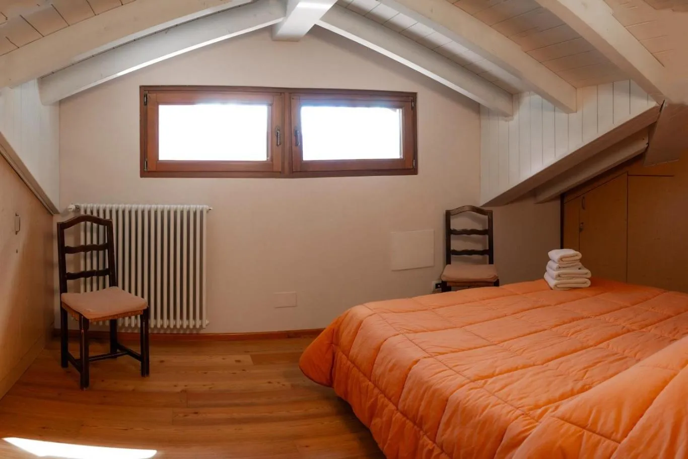 Photo of the whole room, Bed in Podere Brughee