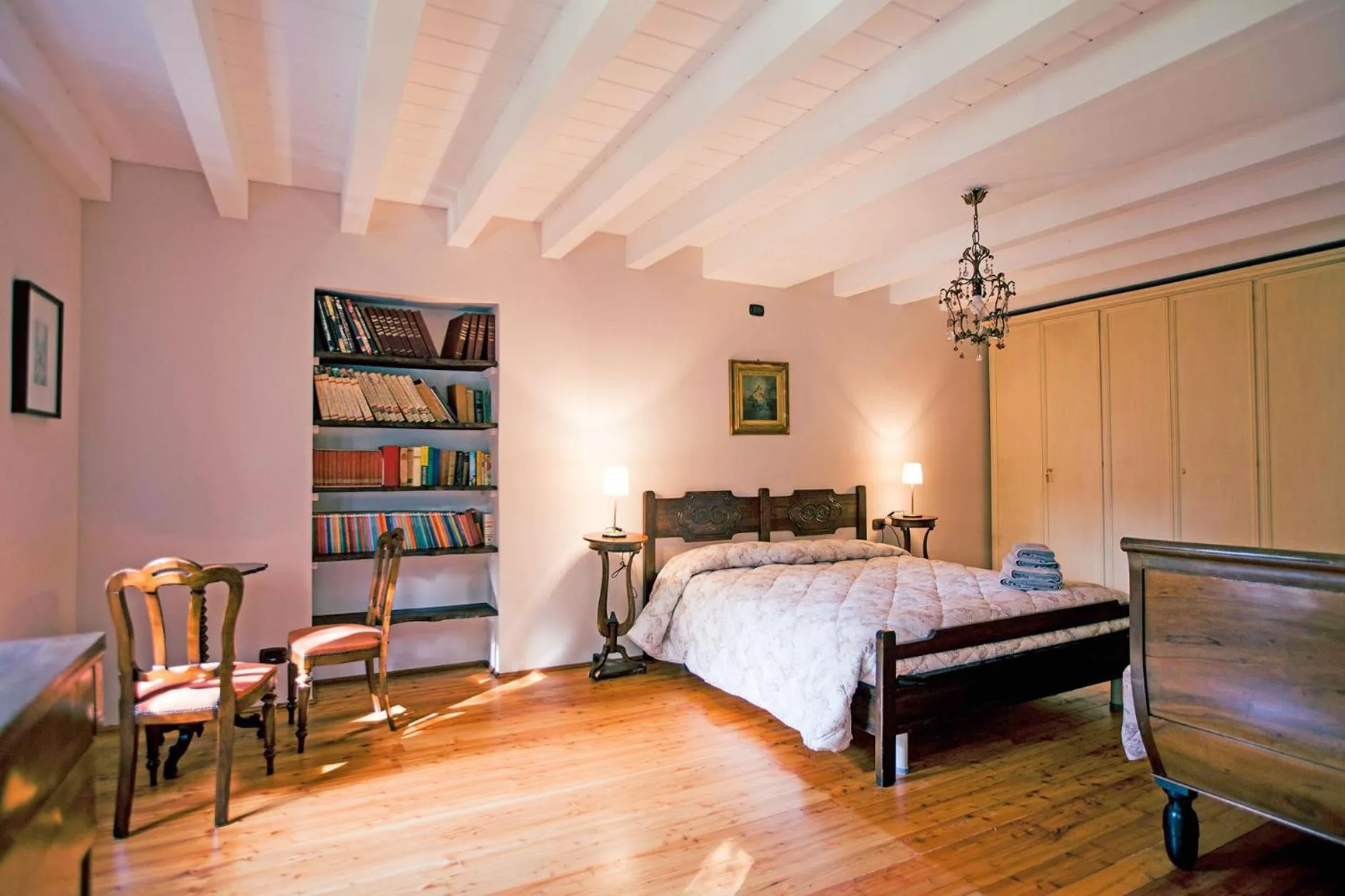Photo of the whole room, Bed in Podere Brughee