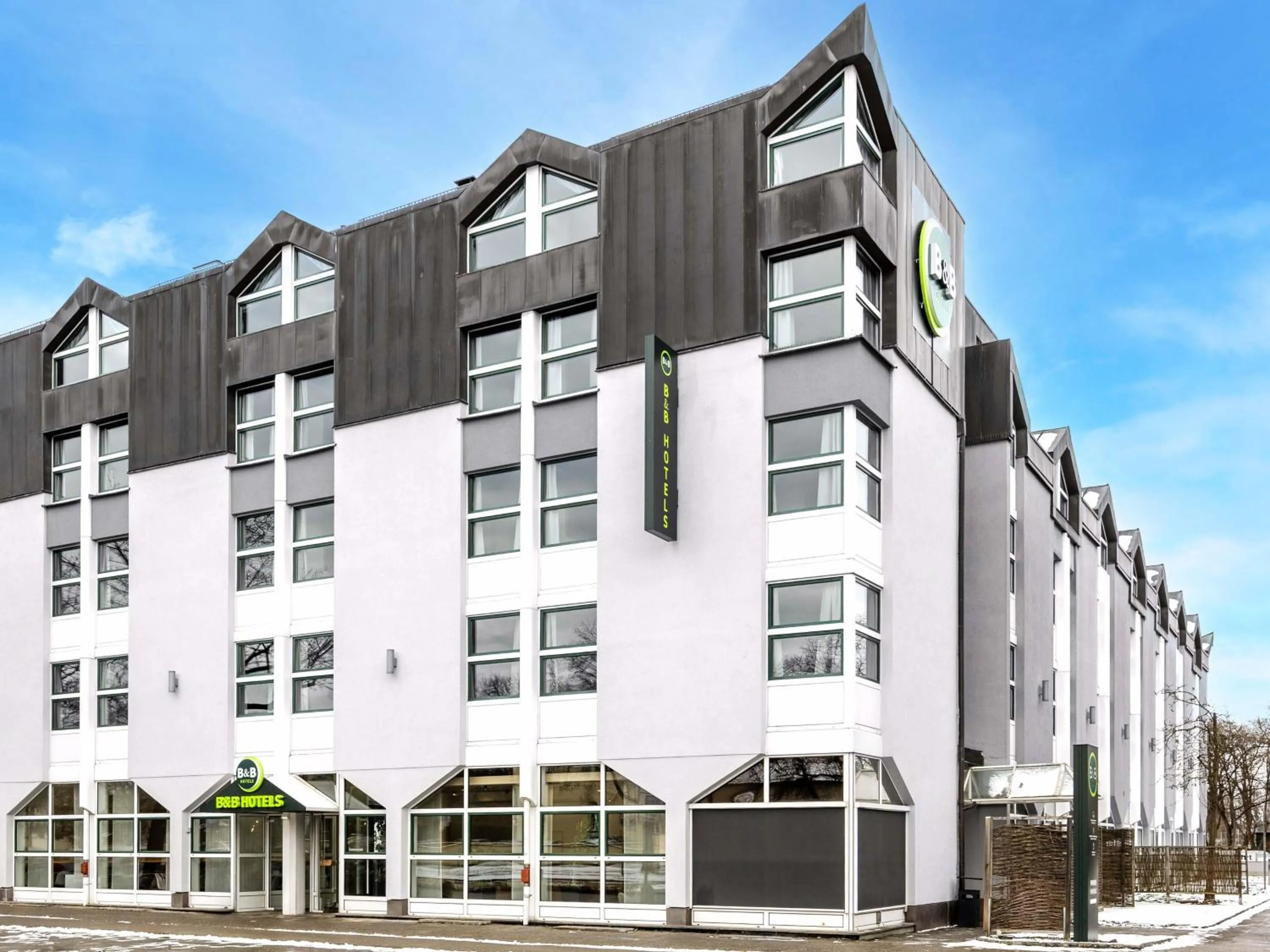 Property building in B&B HOTEL München-Schwabing