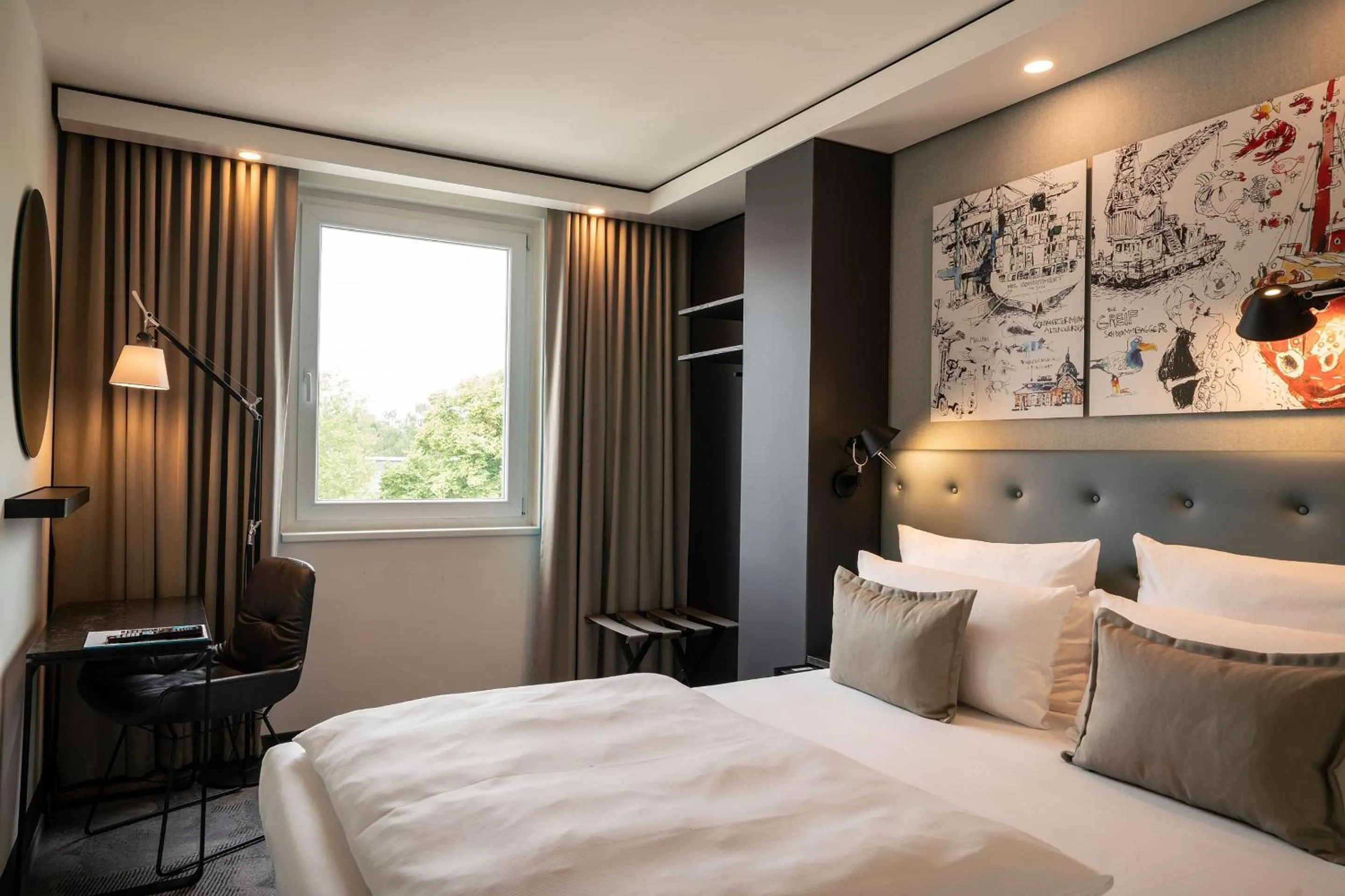 Property building, Bed in Motel One Hamburg-Altona