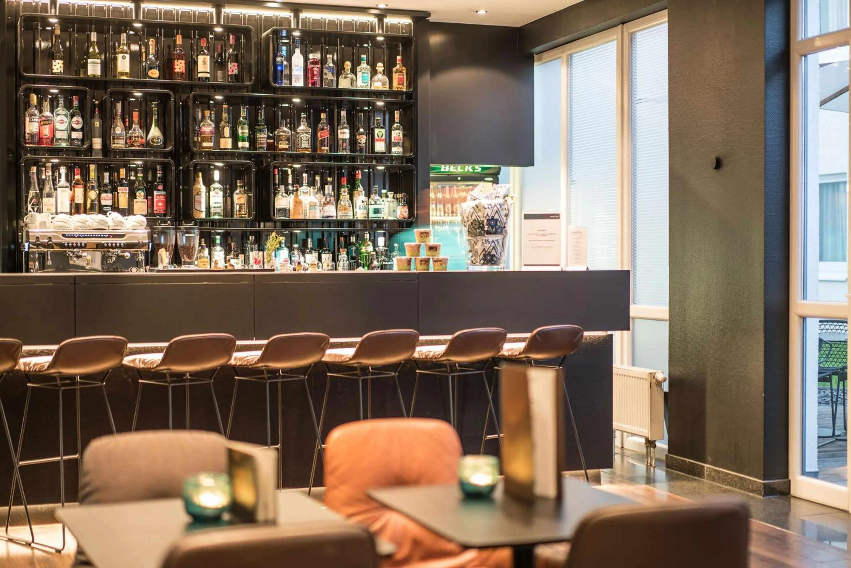 Lounge or bar in Motel One Hamburg-Altona