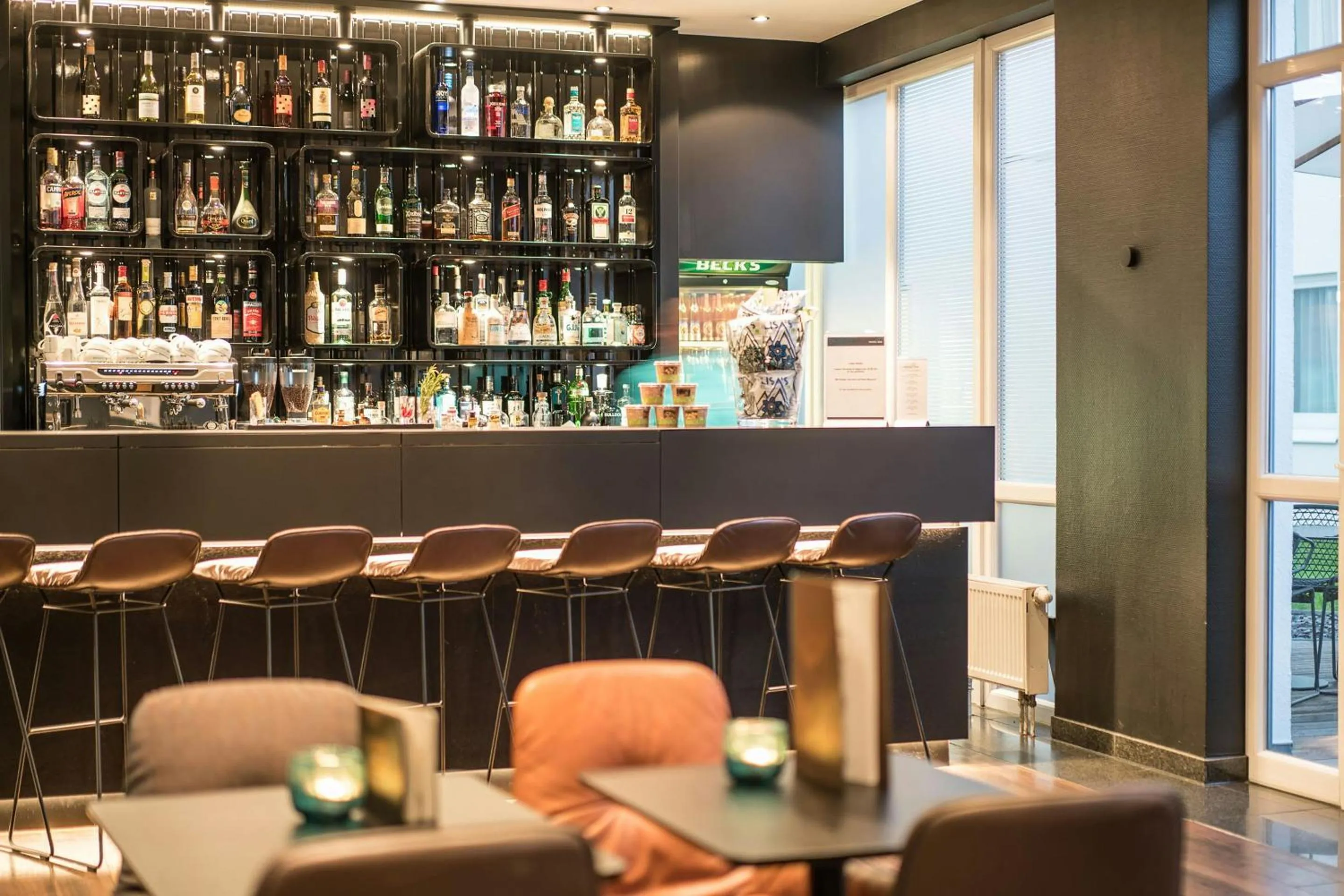 Lounge or bar in Motel One Hamburg-Altona