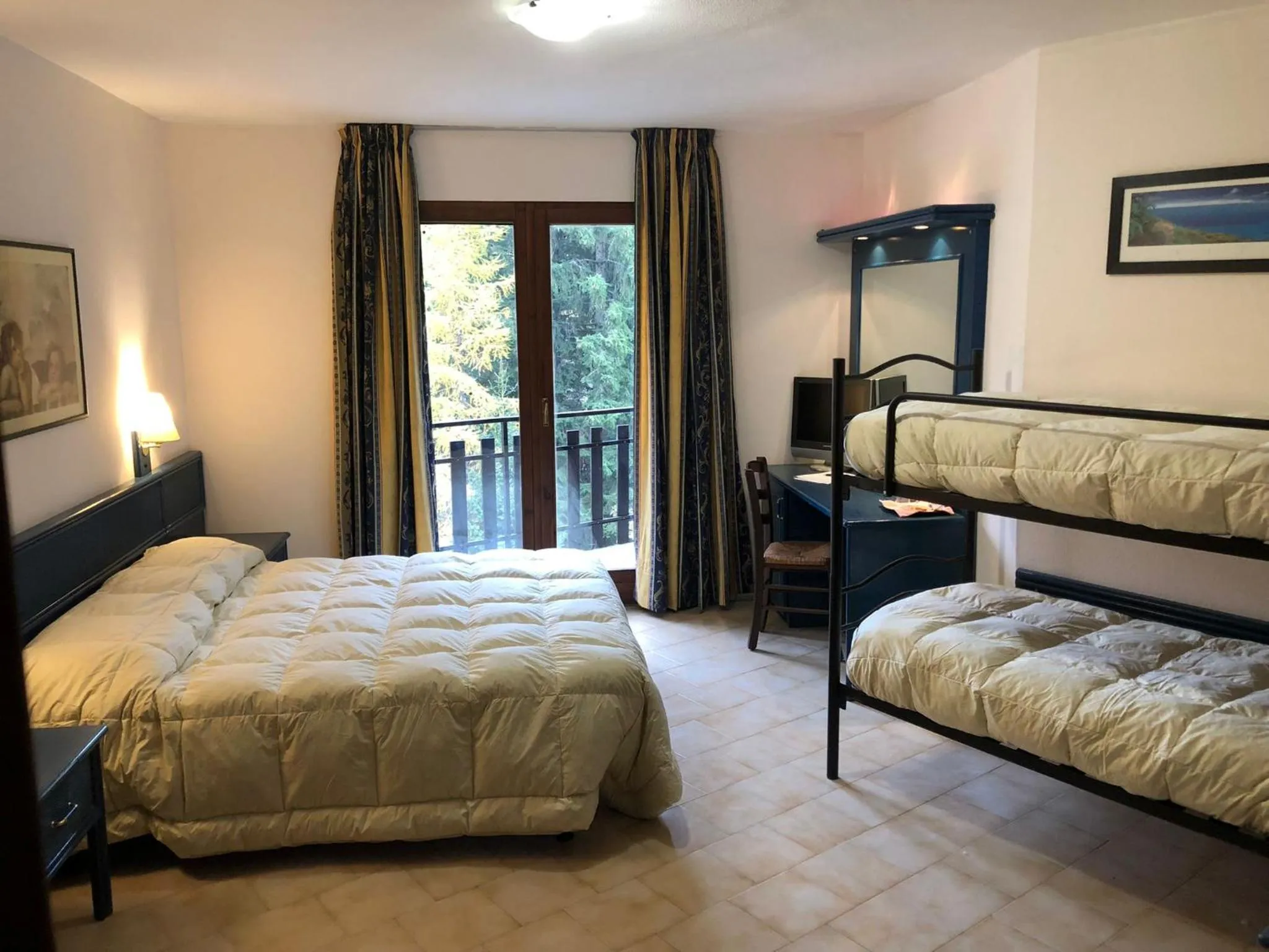 bunk bed, Bed in petit paradis