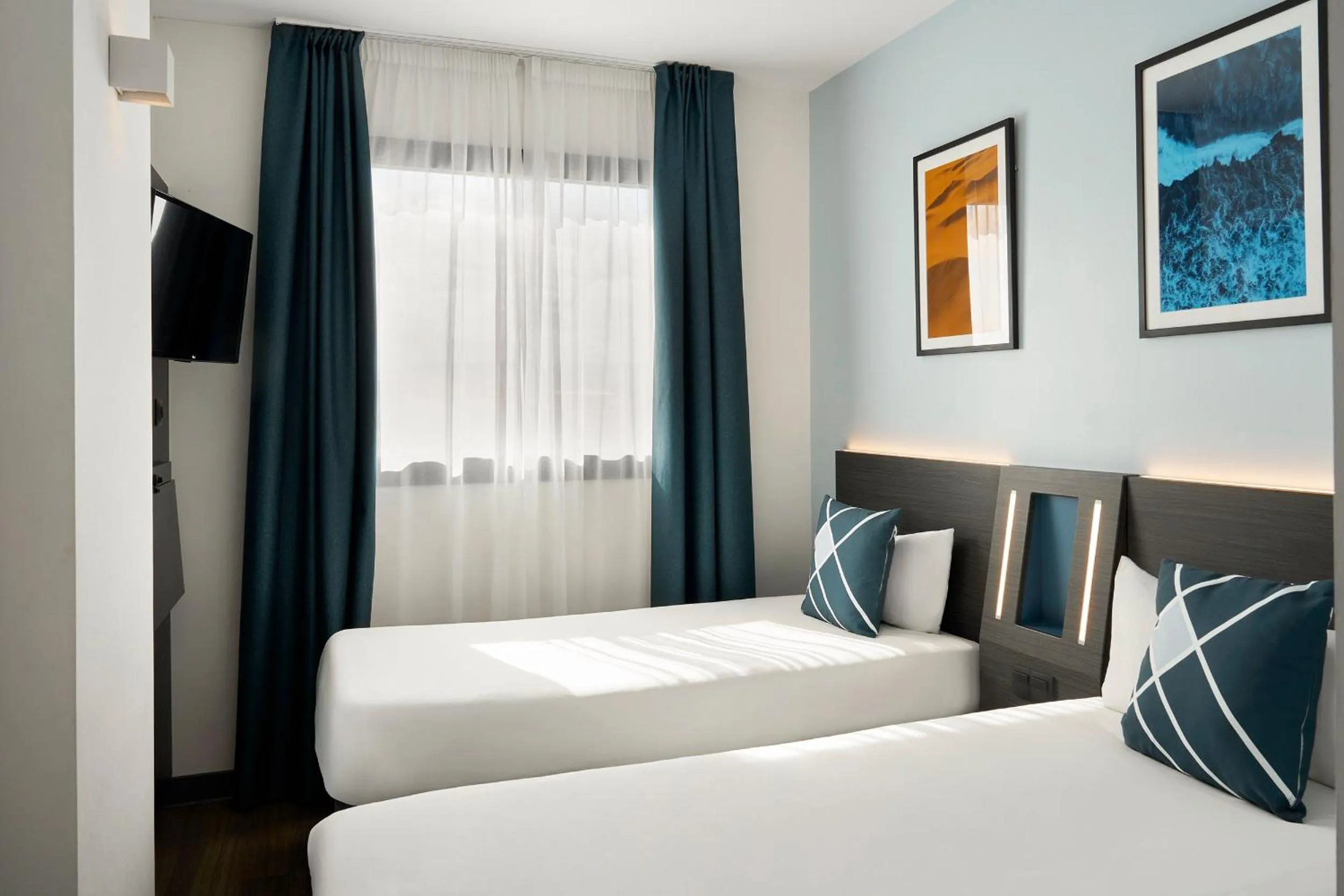 Bedroom, Bed in Four Points Flex by Sheraton Malaga Centre