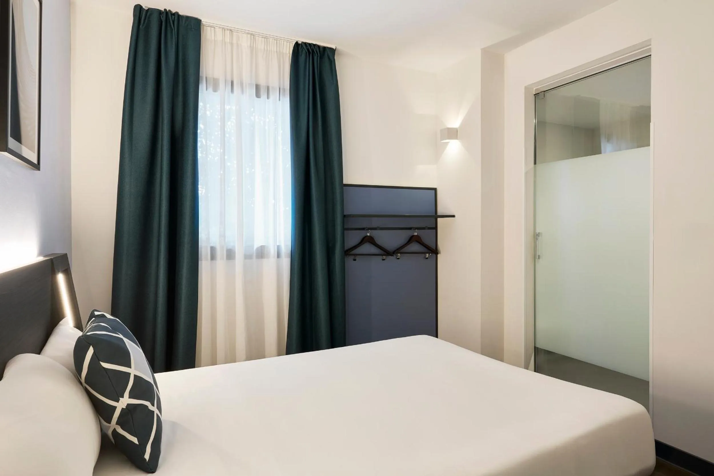 Bedroom, Bed in Four Points Flex by Sheraton Malaga Centre