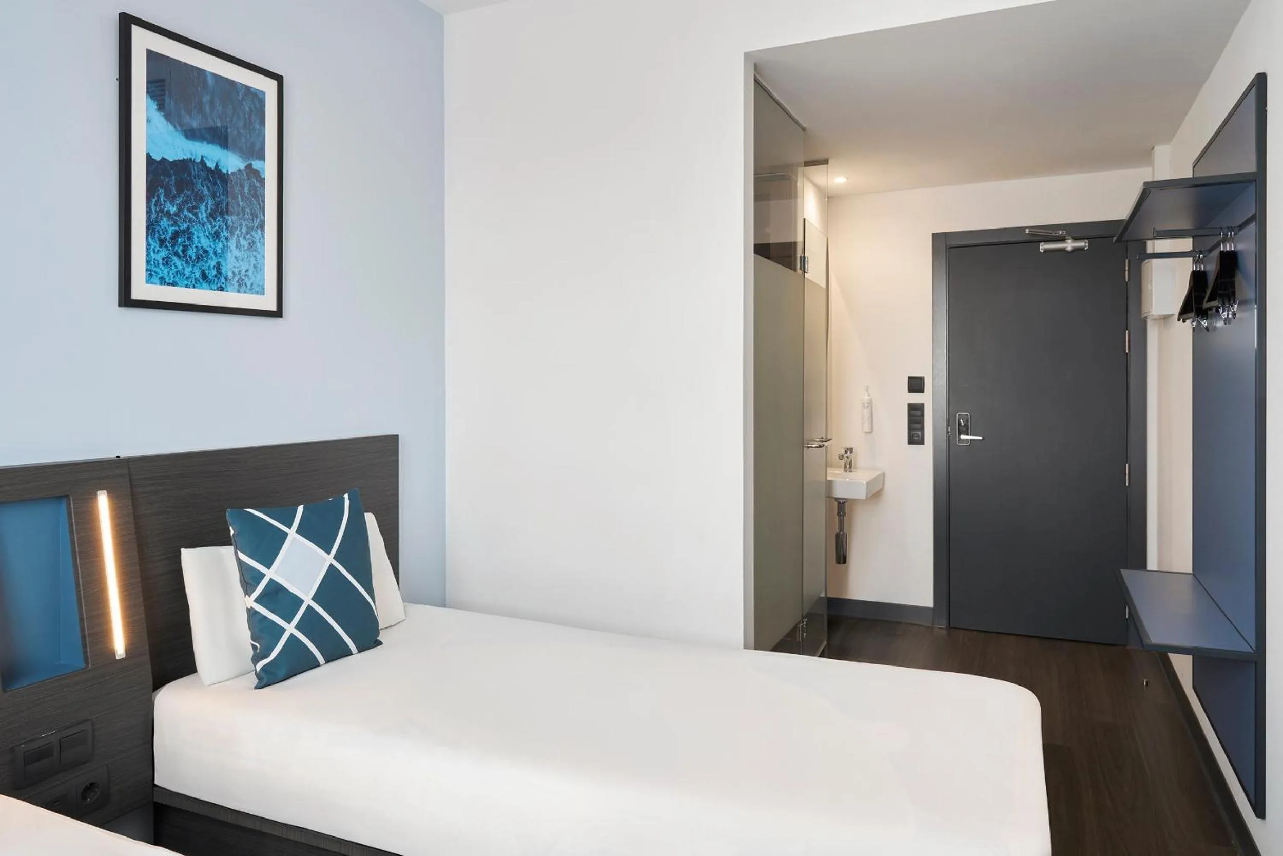 Bedroom, Bed in Four Points Flex by Sheraton Malaga Centre