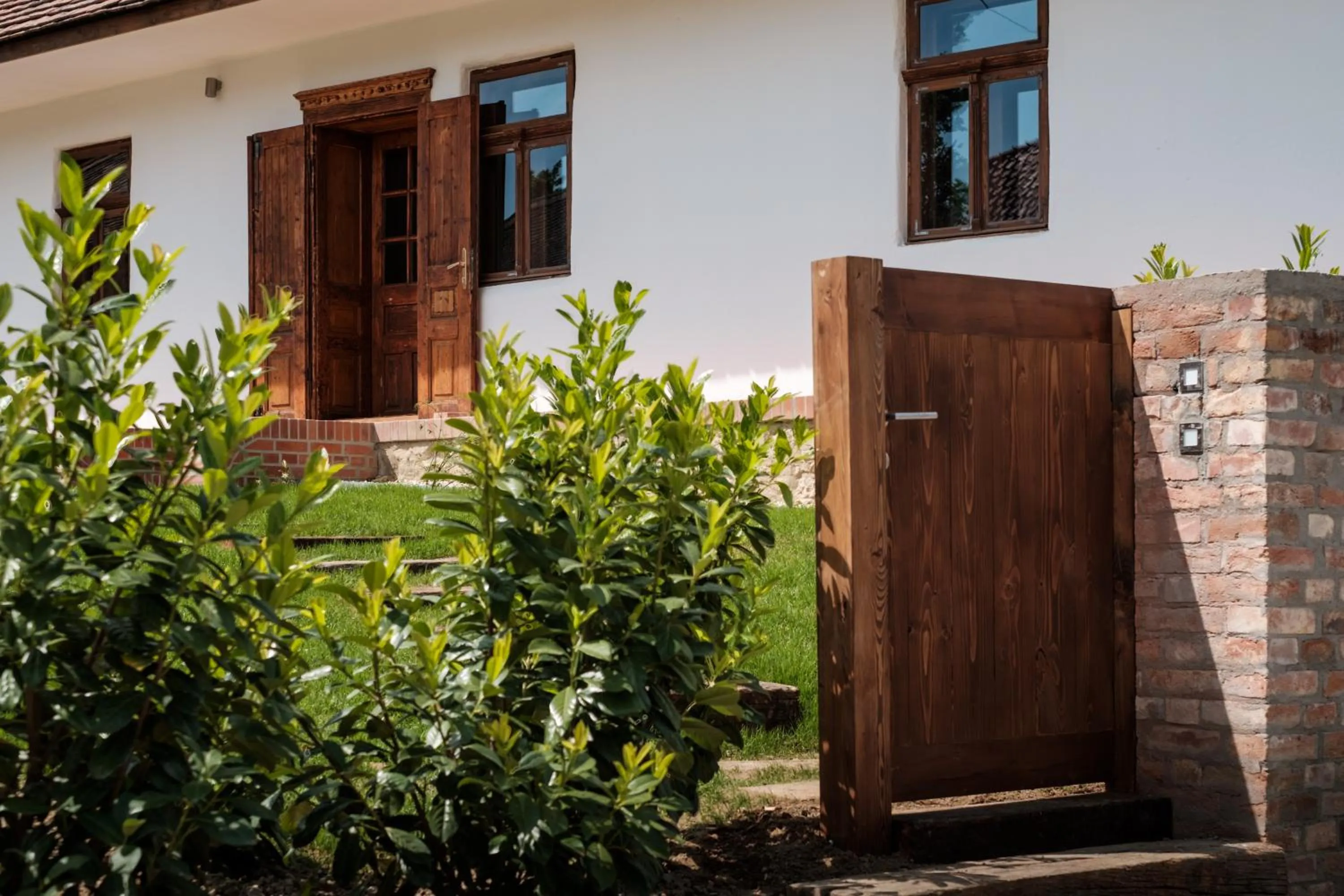 Facade/entrance in Almalomb Apartman