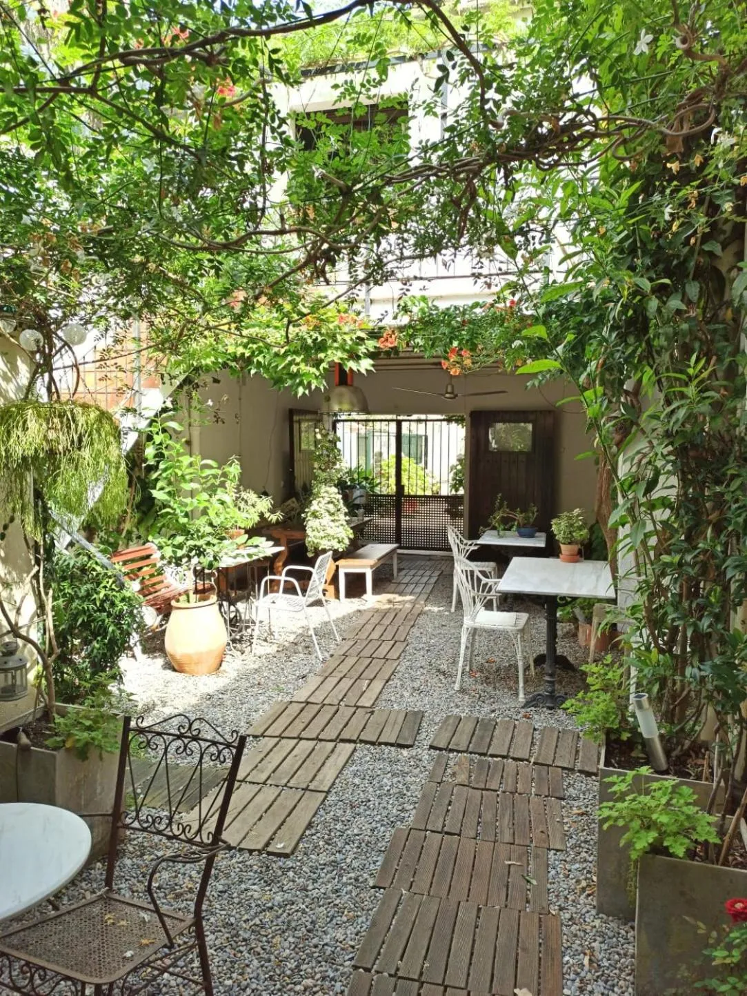 Patio in Marakasa B&B