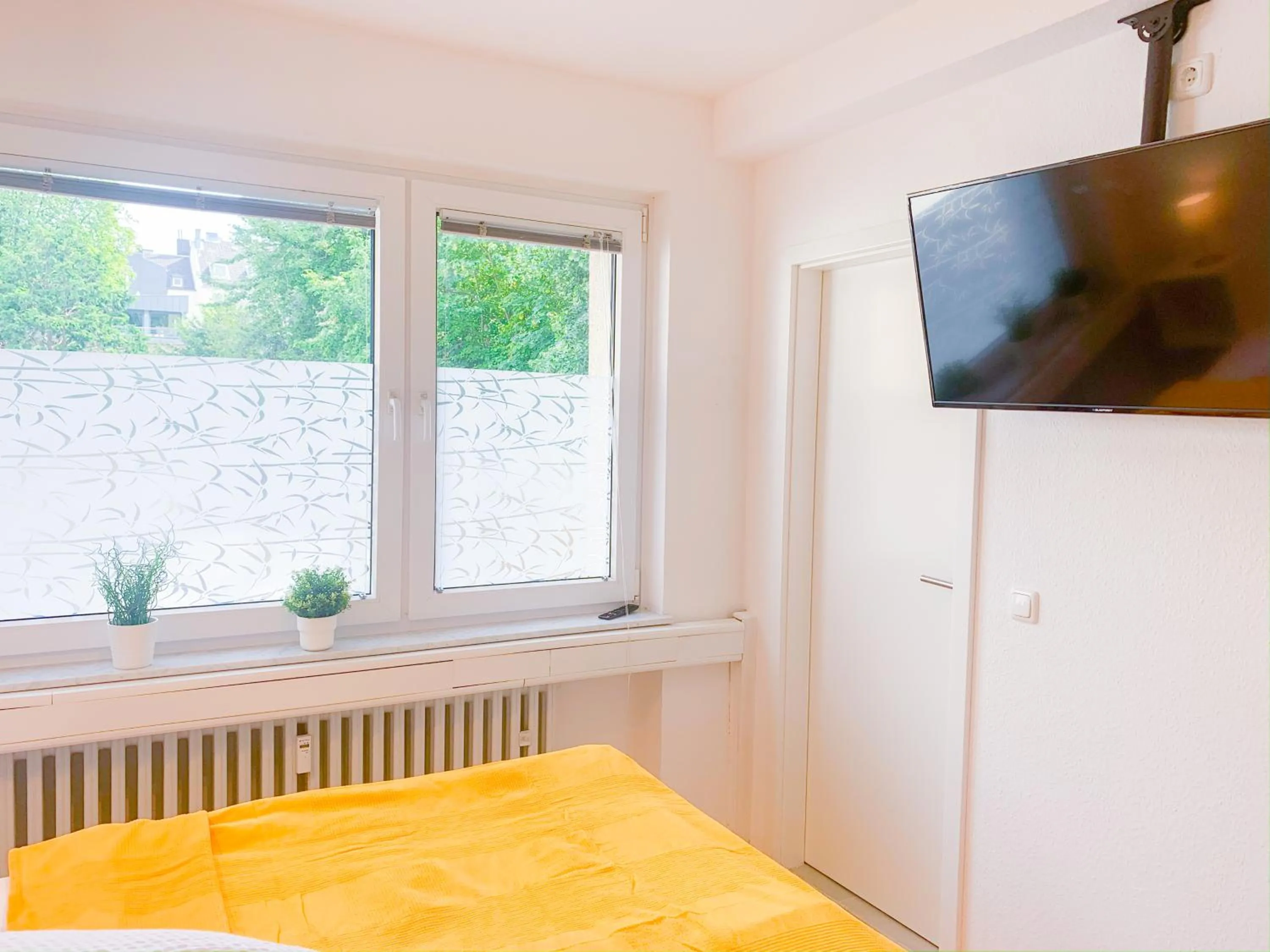 Living room, Bed in Relax Aachener Boardinghouse Appartements Premium 1