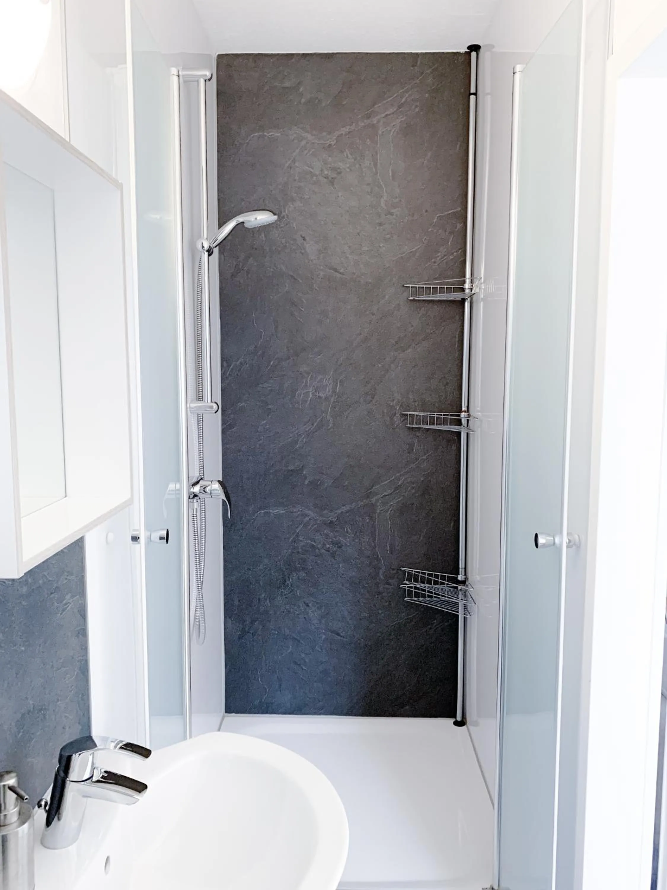 Bathroom in Relax Aachener Boardinghouse Appartements Premium 1