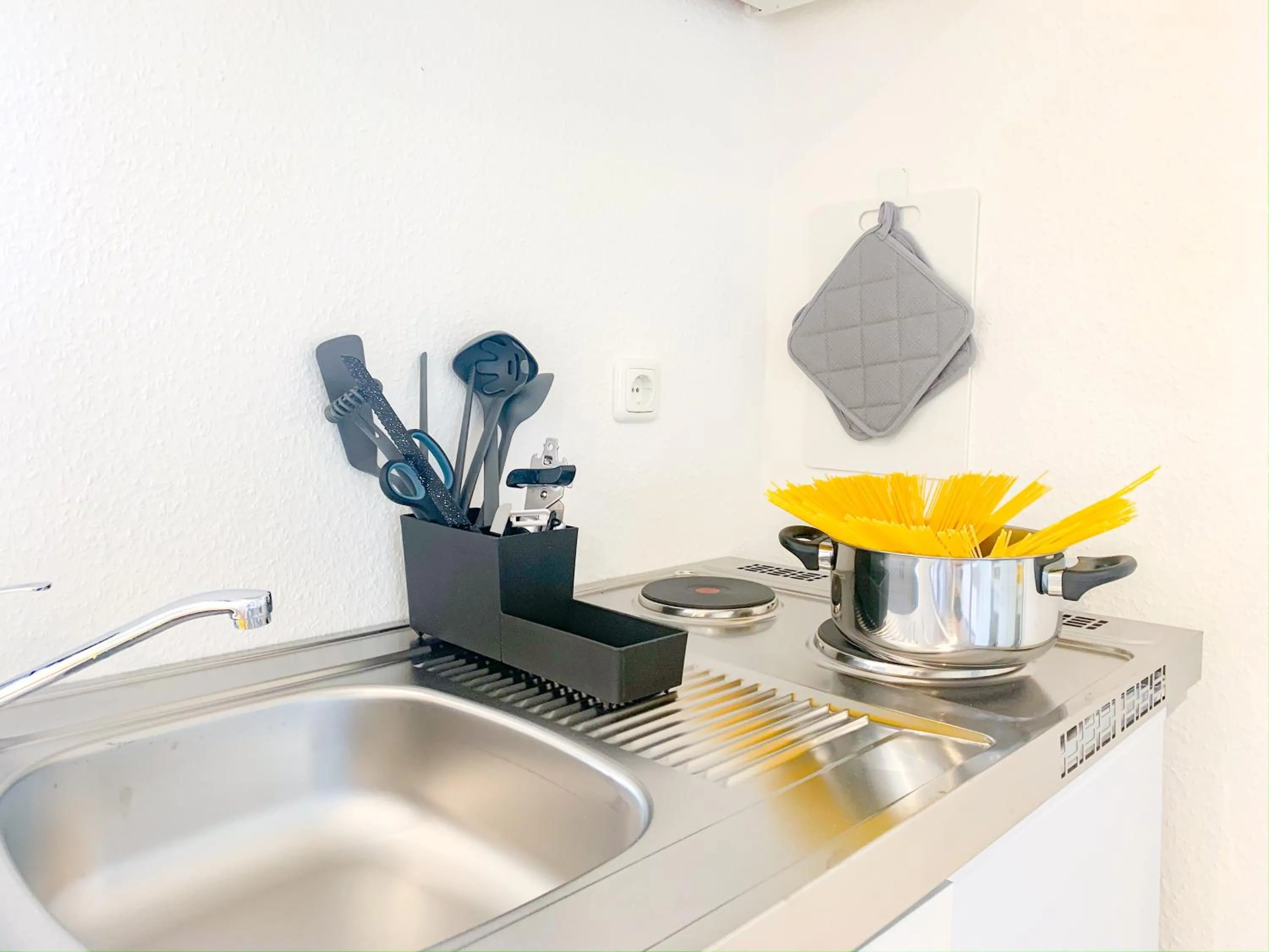 Kitchen or kitchenette in Relax Aachener Boardinghouse Appartements Premium 1