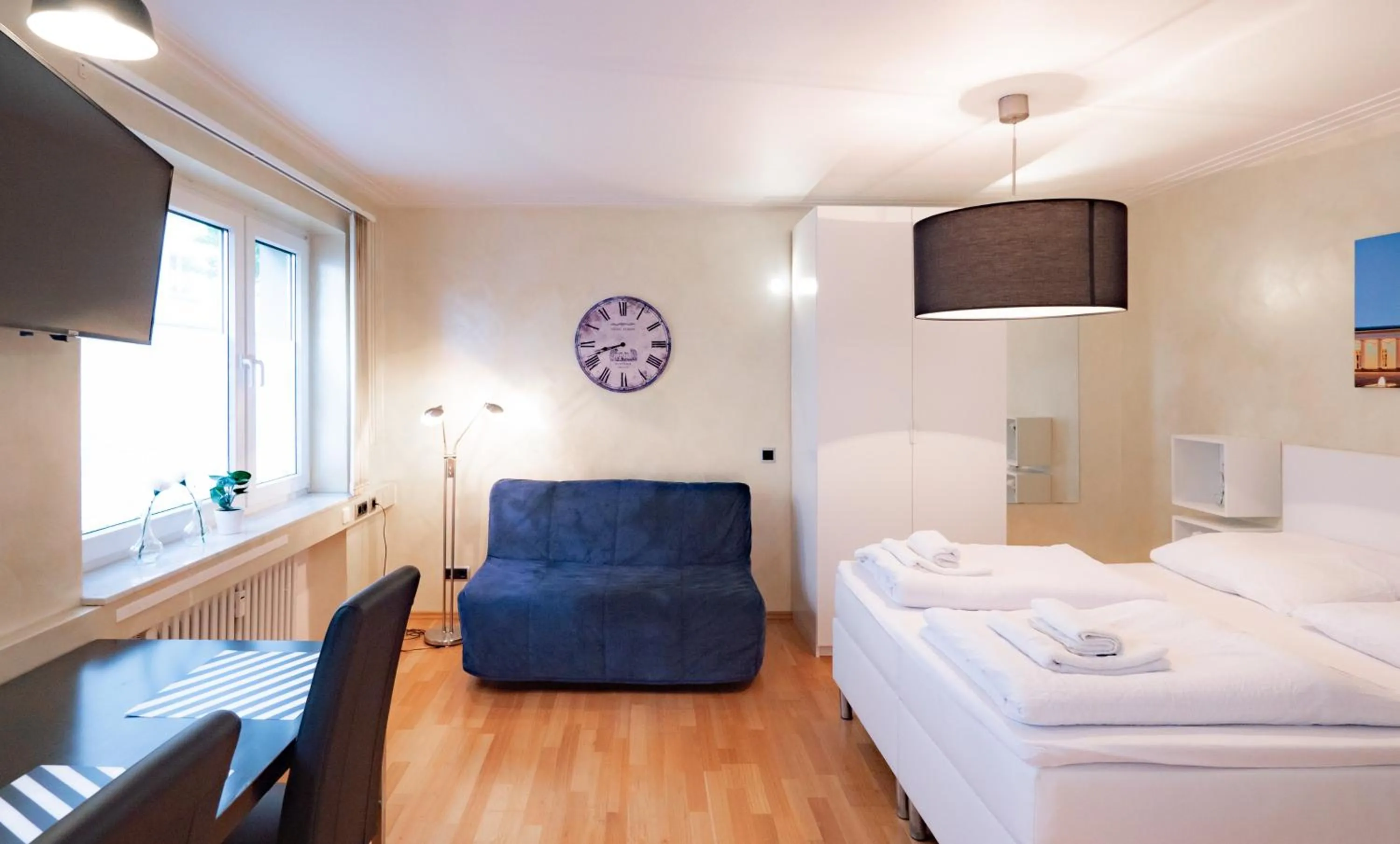 Bedroom, Bed in Relax Aachener Boardinghouse Appartements Premium 1